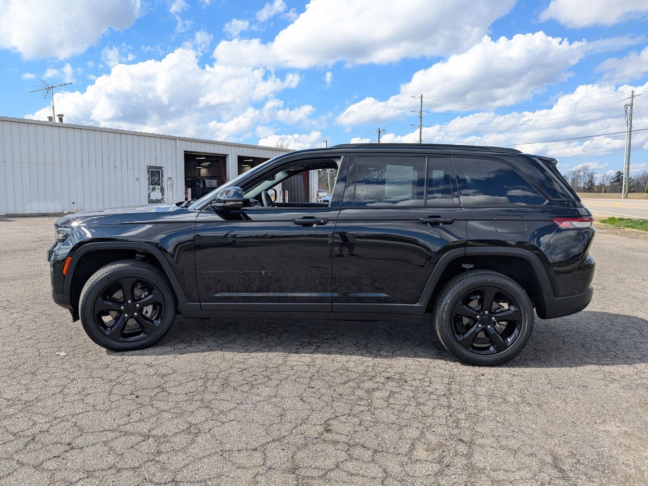 2023 Jeep Grand Cherokee Altitude 4x2