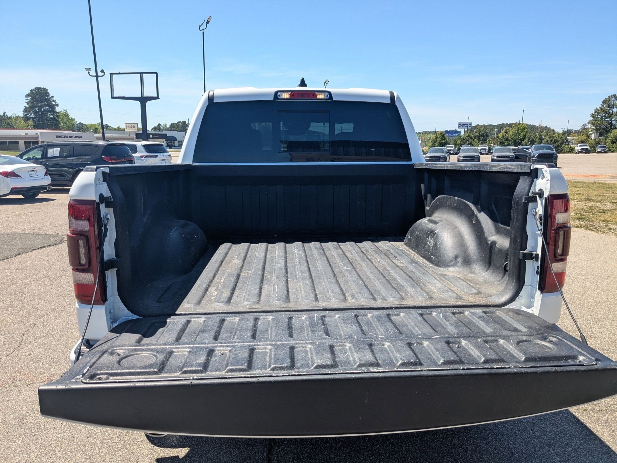 2023 RAM 1500 Laramie Crew Cab 4x4 5'7' Box