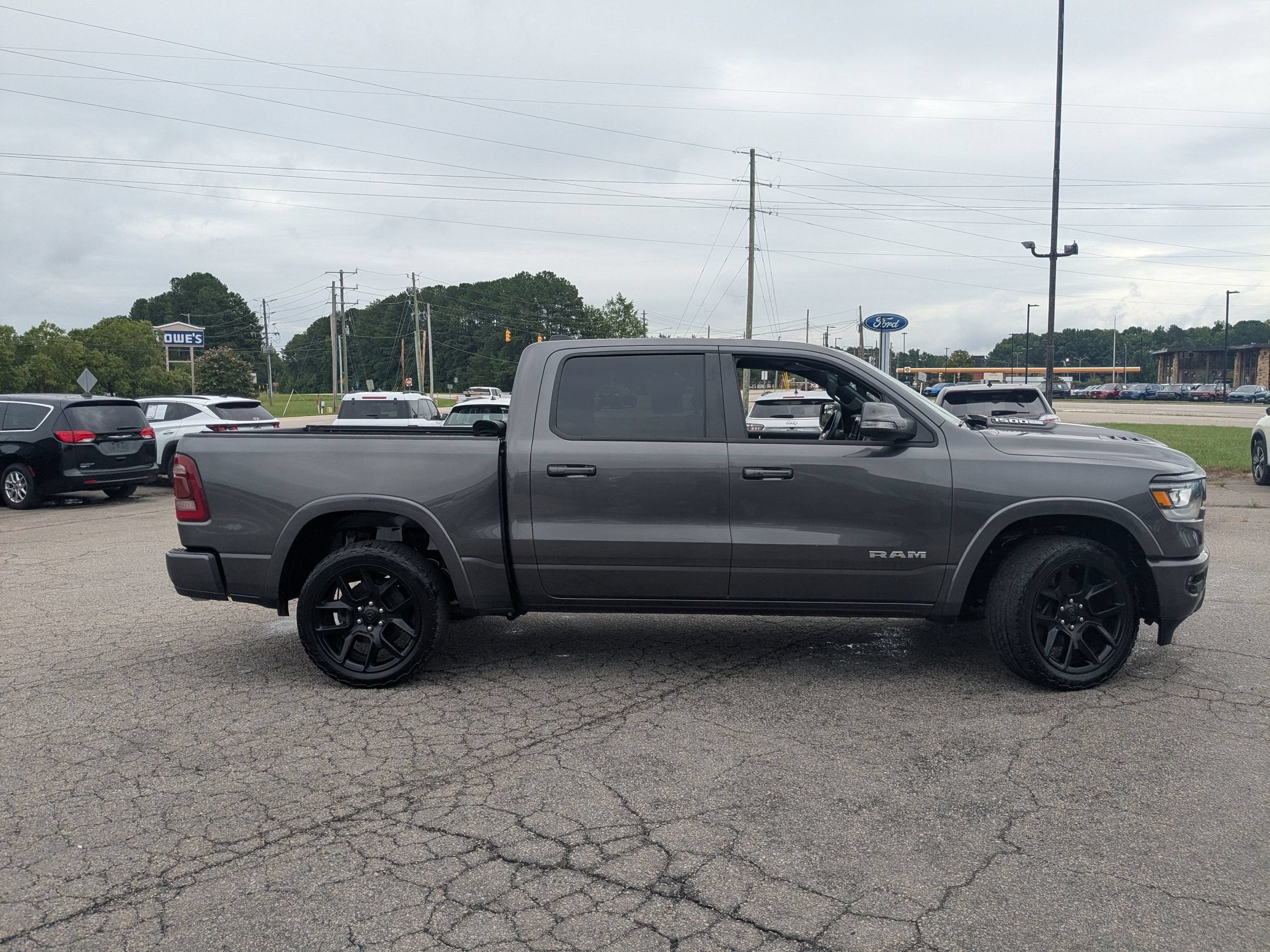 2022 RAM 1500 Laramie Crew Cab 4x4 5'7' Box