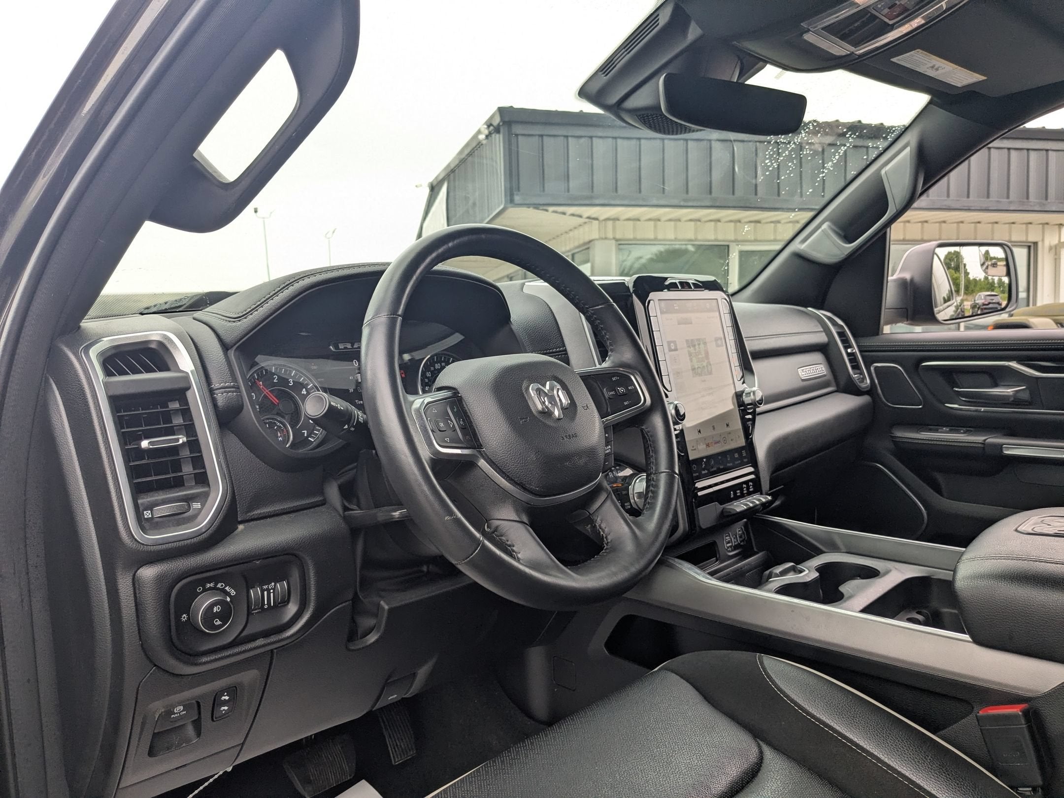2022 RAM 1500 Laramie Crew Cab 4x4 5'7' Box