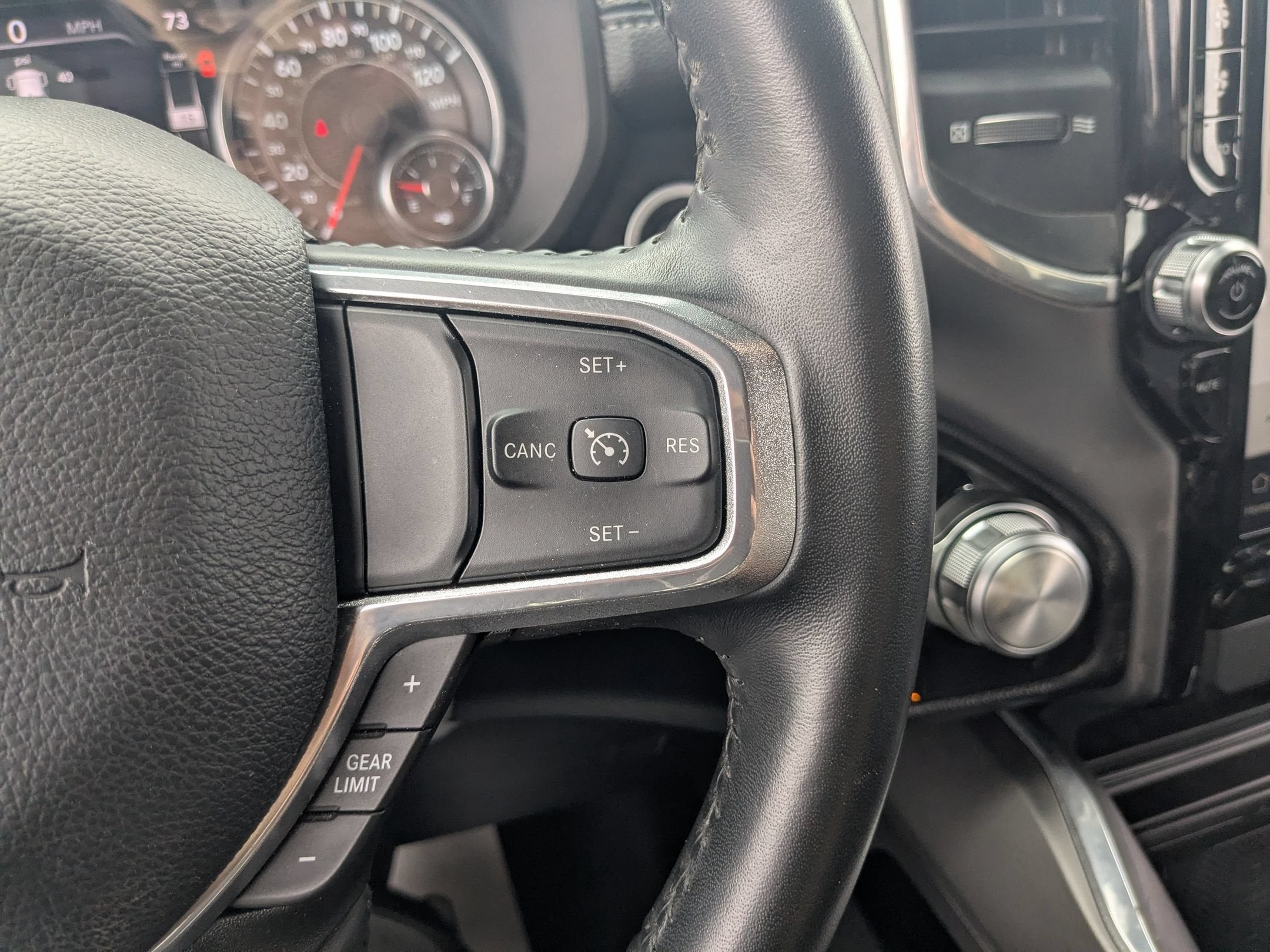 2022 RAM 1500 Laramie Crew Cab 4x4 5'7' Box