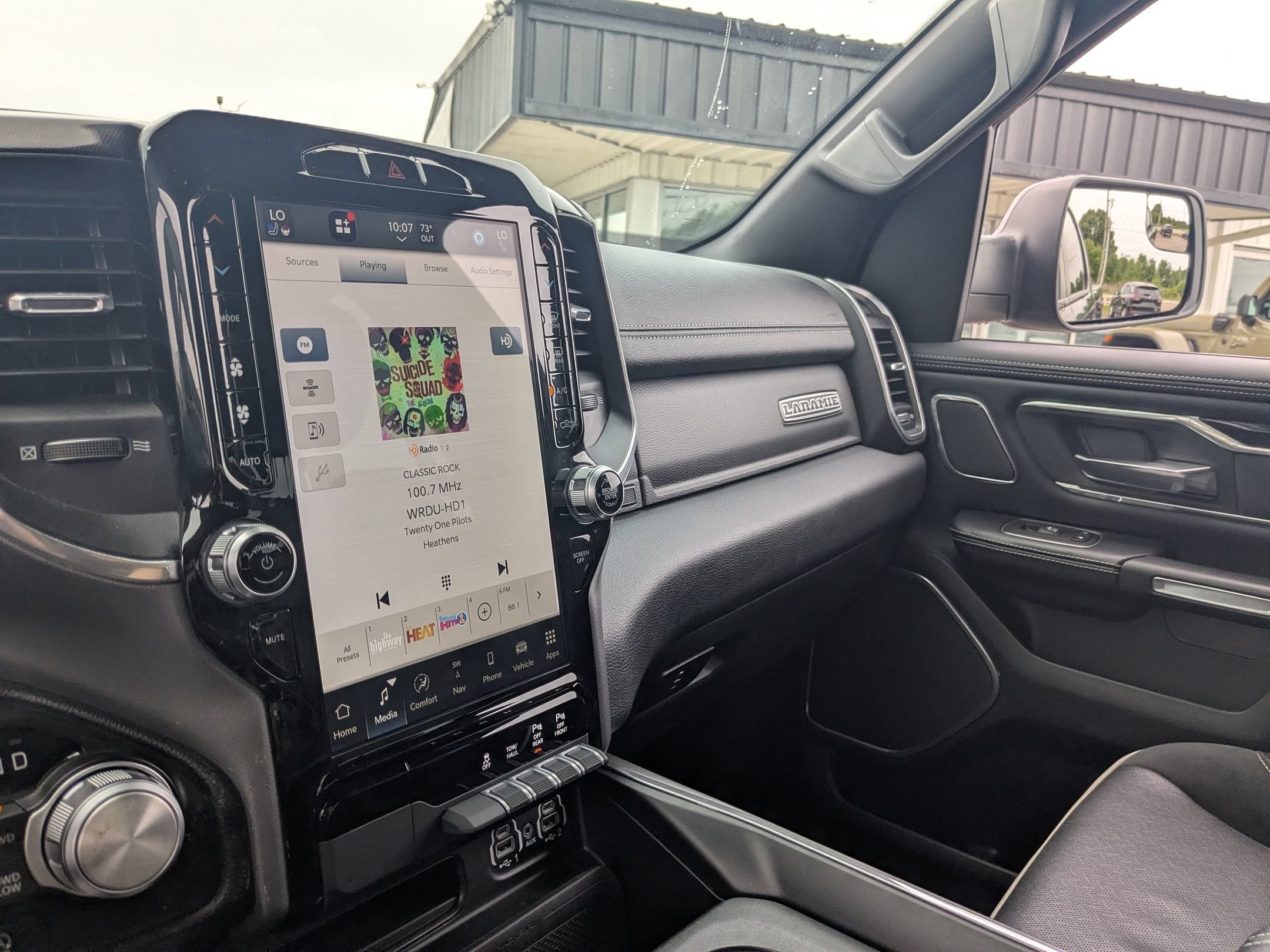 2022 RAM 1500 Laramie Crew Cab 4x4 5'7' Box