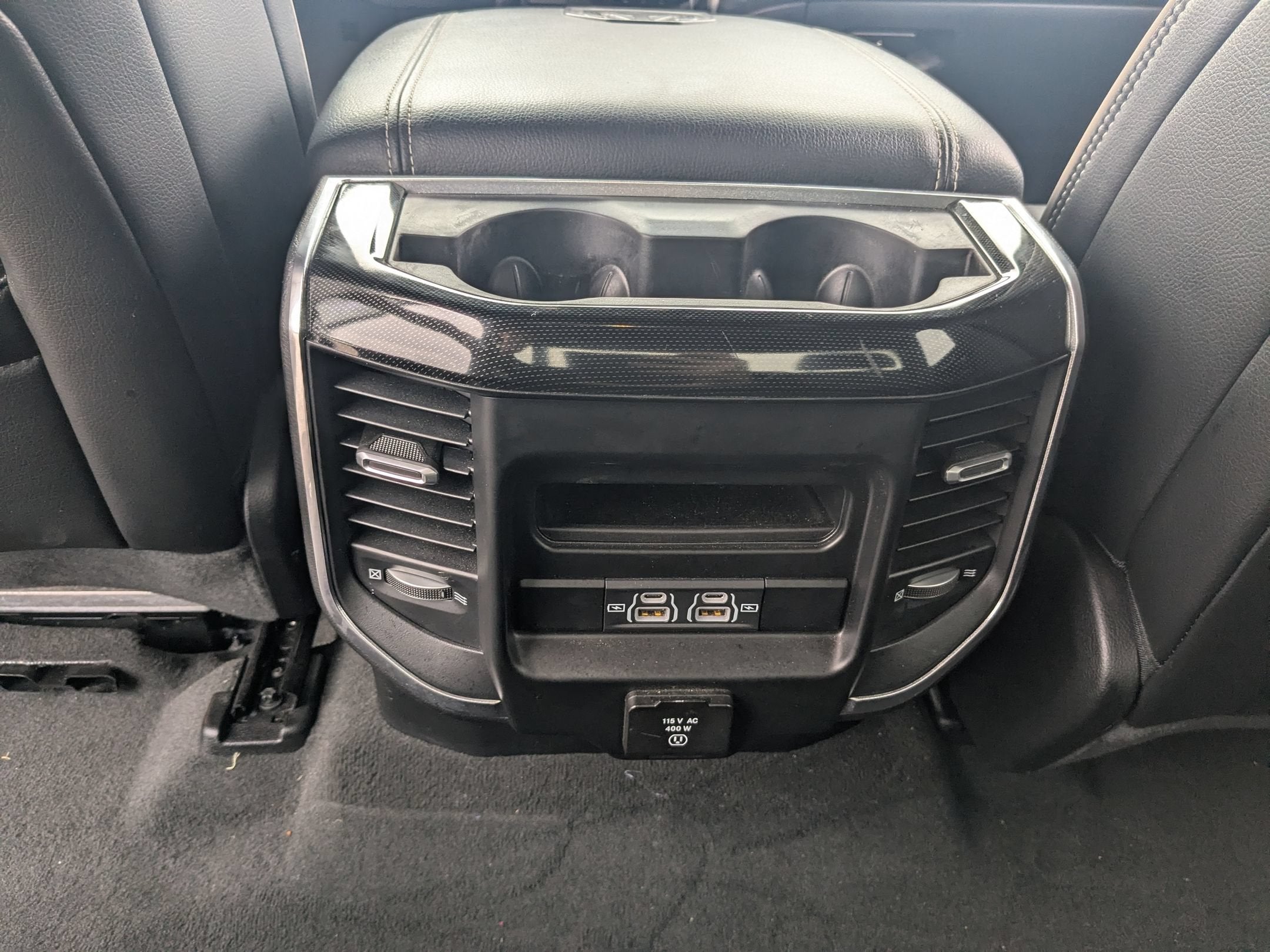 2022 RAM 1500 Laramie Crew Cab 4x4 5'7' Box
