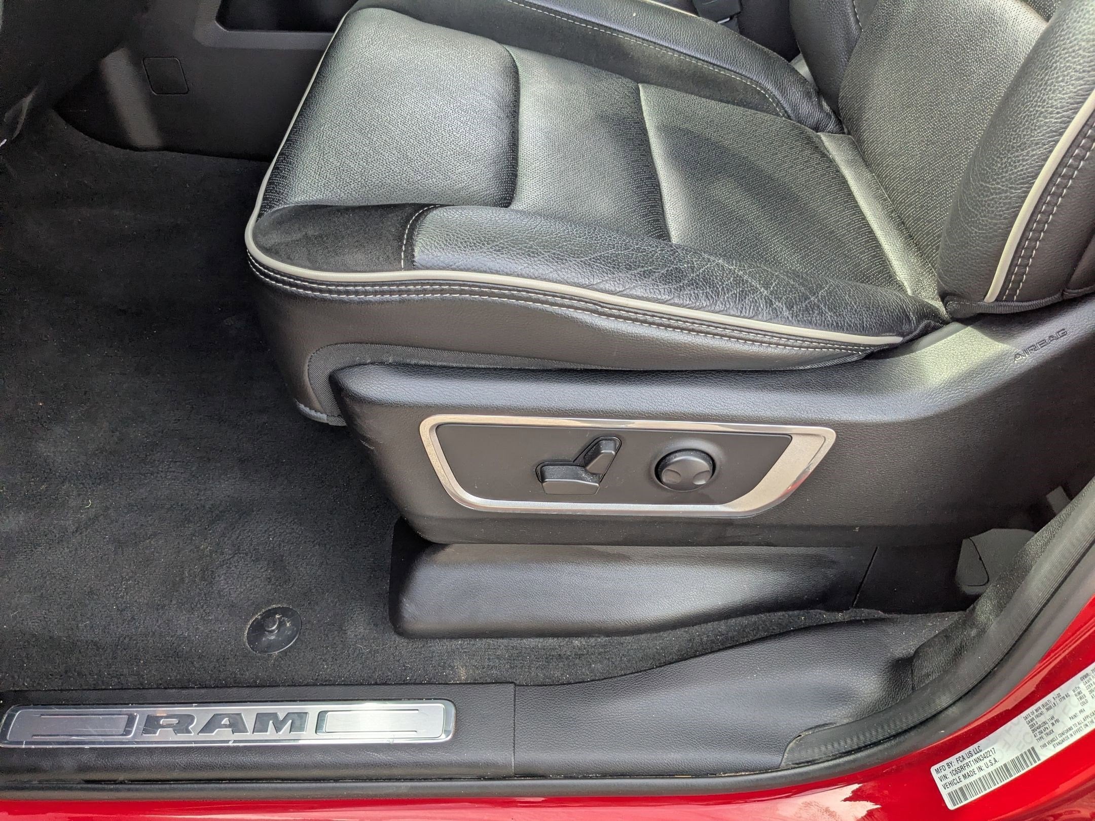 2022 RAM 1500 Laramie Crew Cab 4x4 6'4' Box