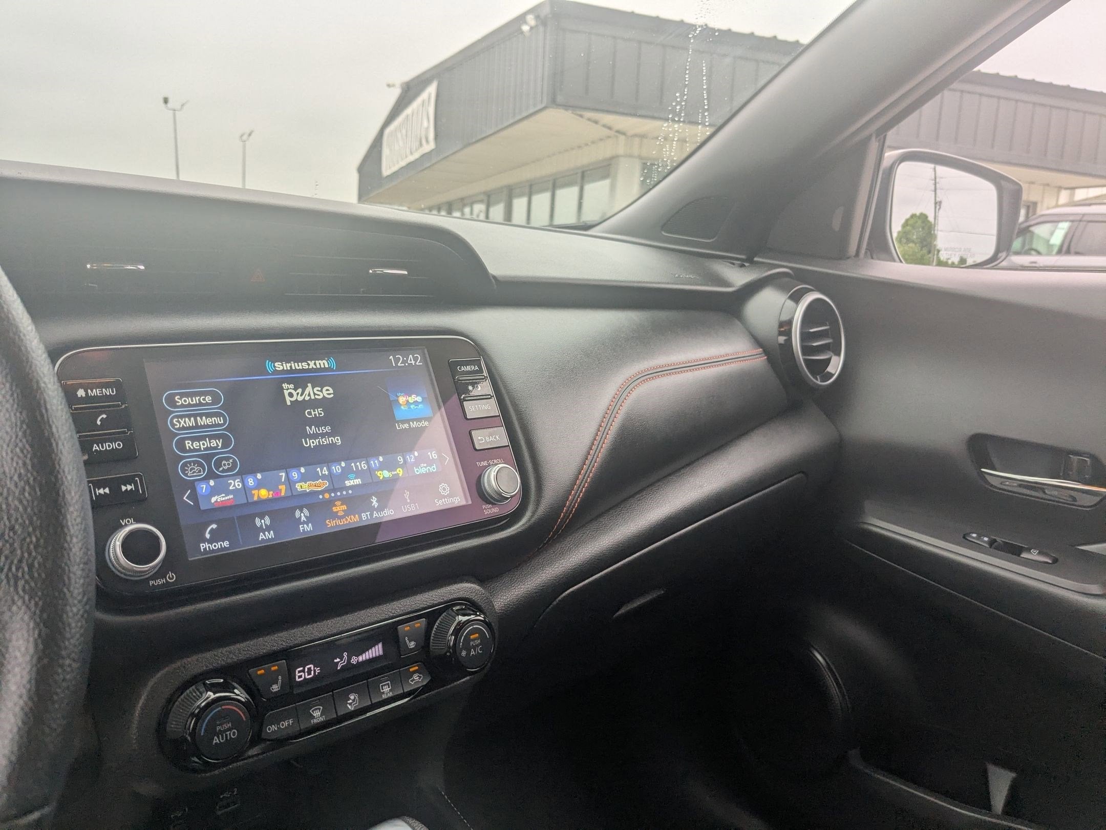 2024 Nissan Kicks SR Xtronic CVT