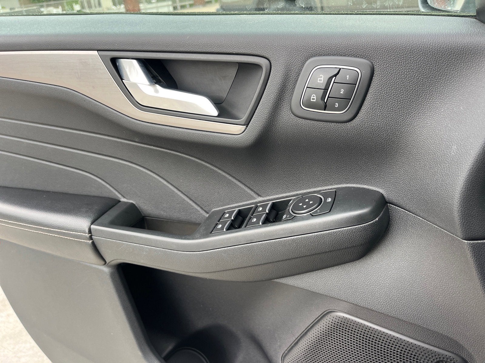 2022 Ford Escape Titanium Hybrid