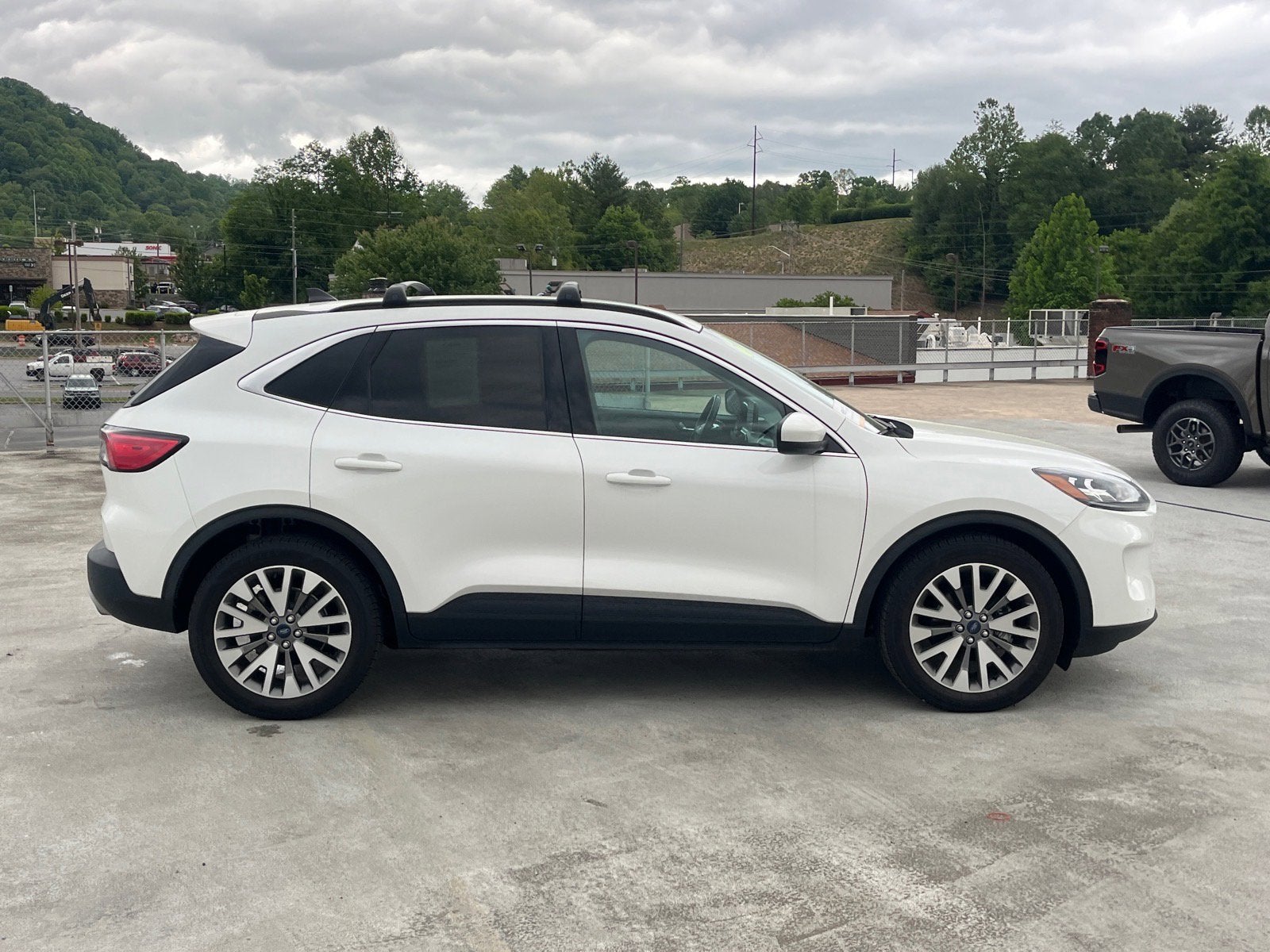 2022 Ford Escape Titanium Hybrid
