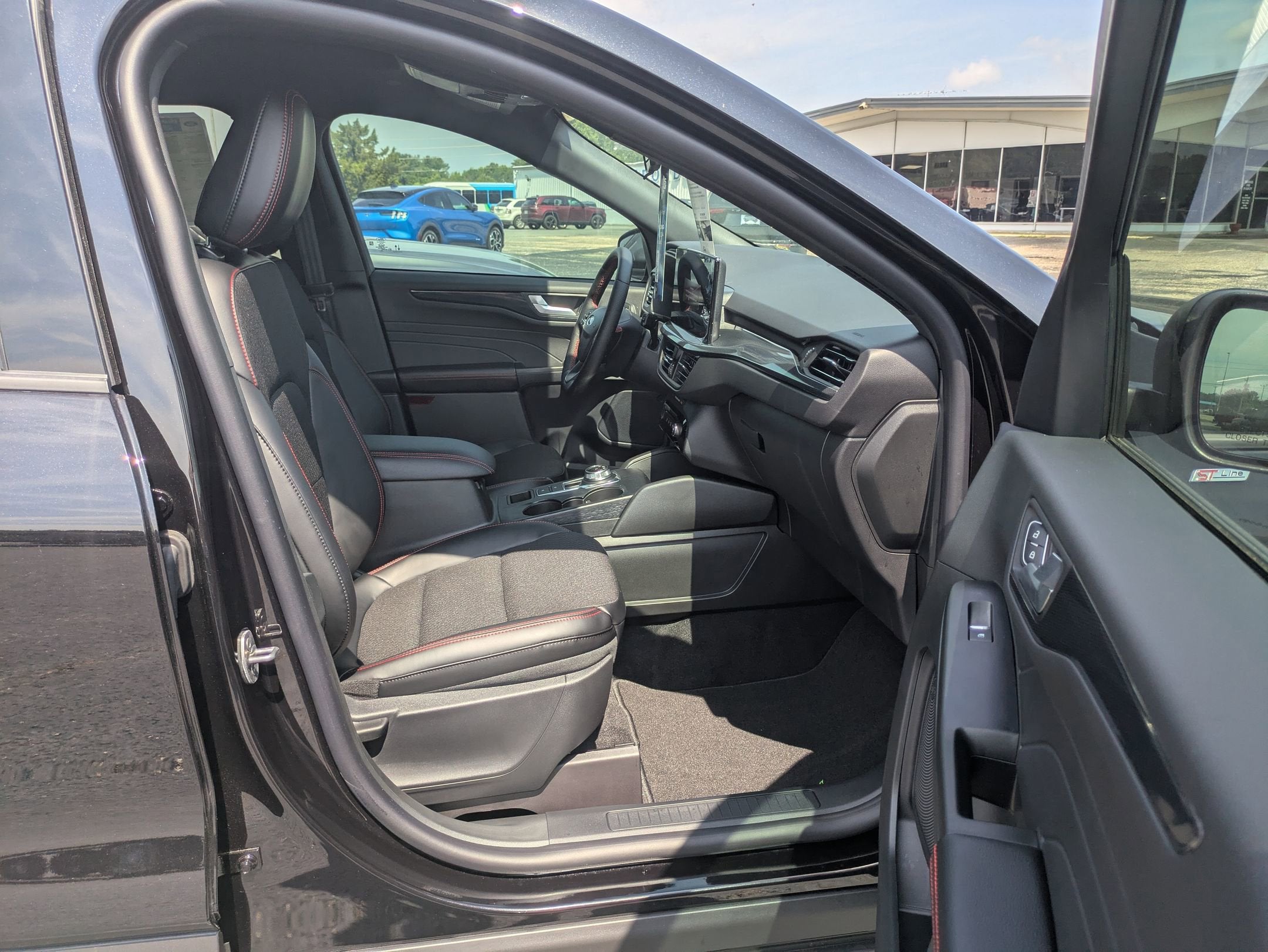 2025 Ford Escape ST-Line - Crossroads Courtesy Demo