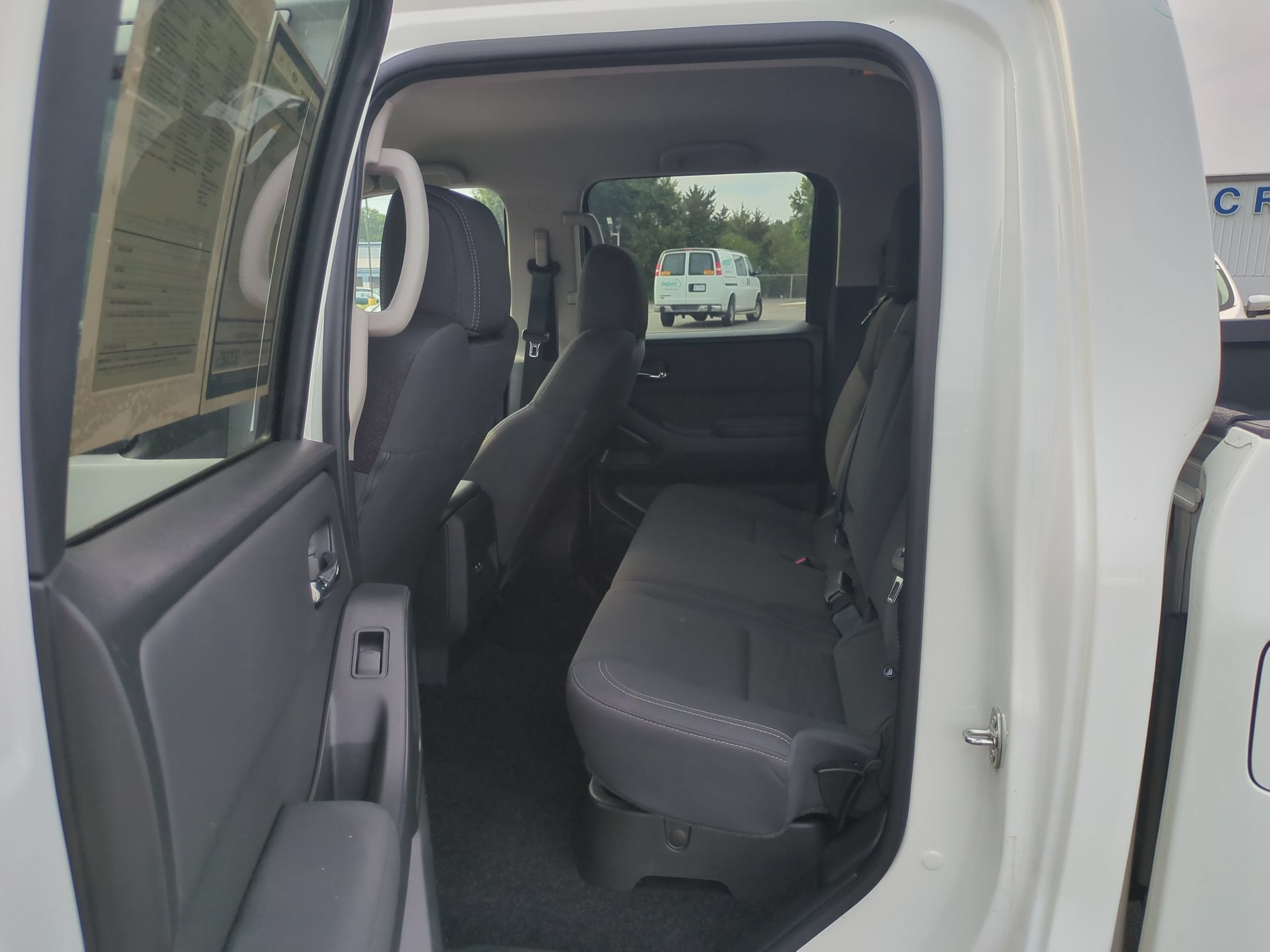 2024 Nissan Frontier SV