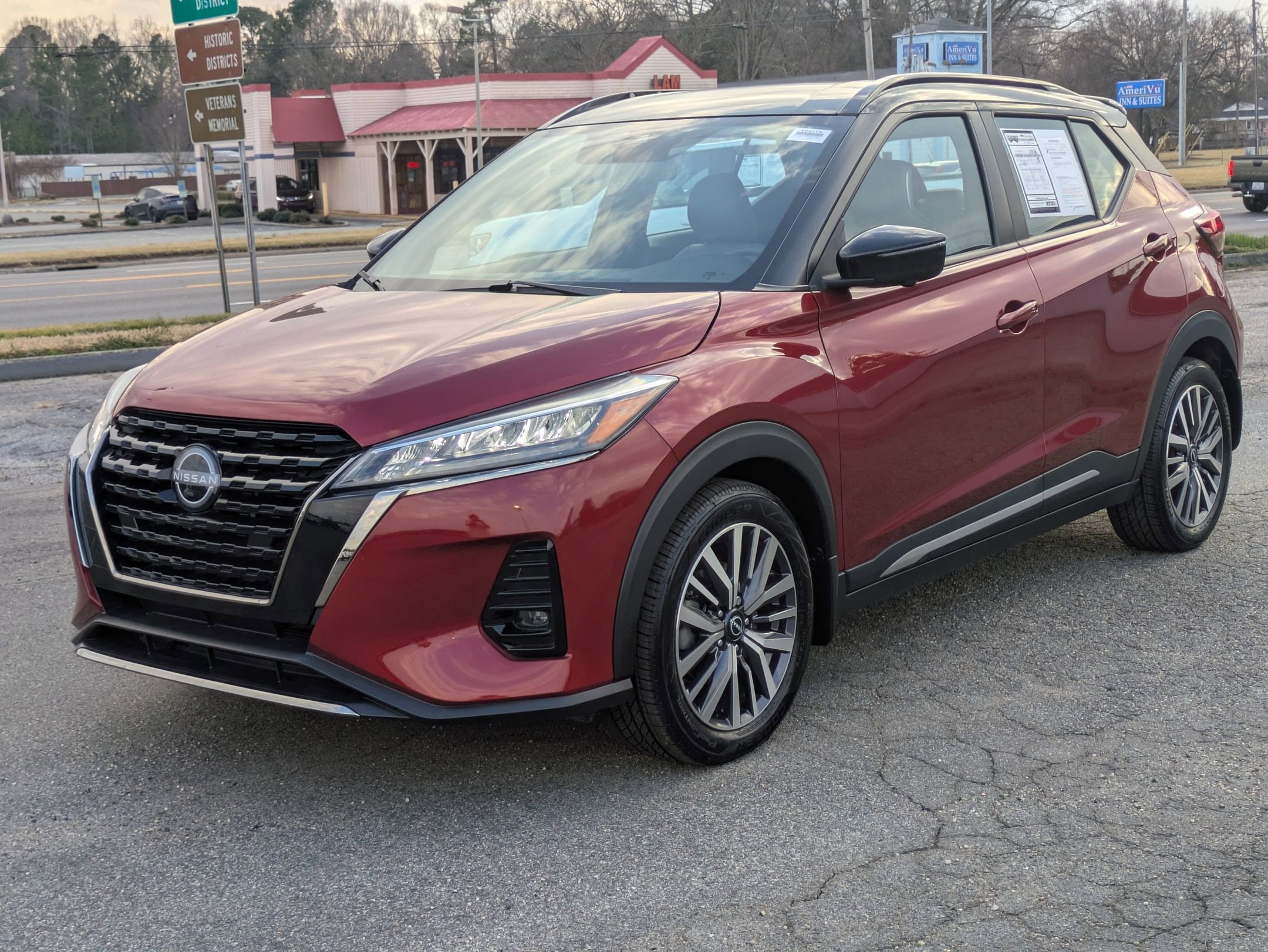 2023 Nissan Kicks SR