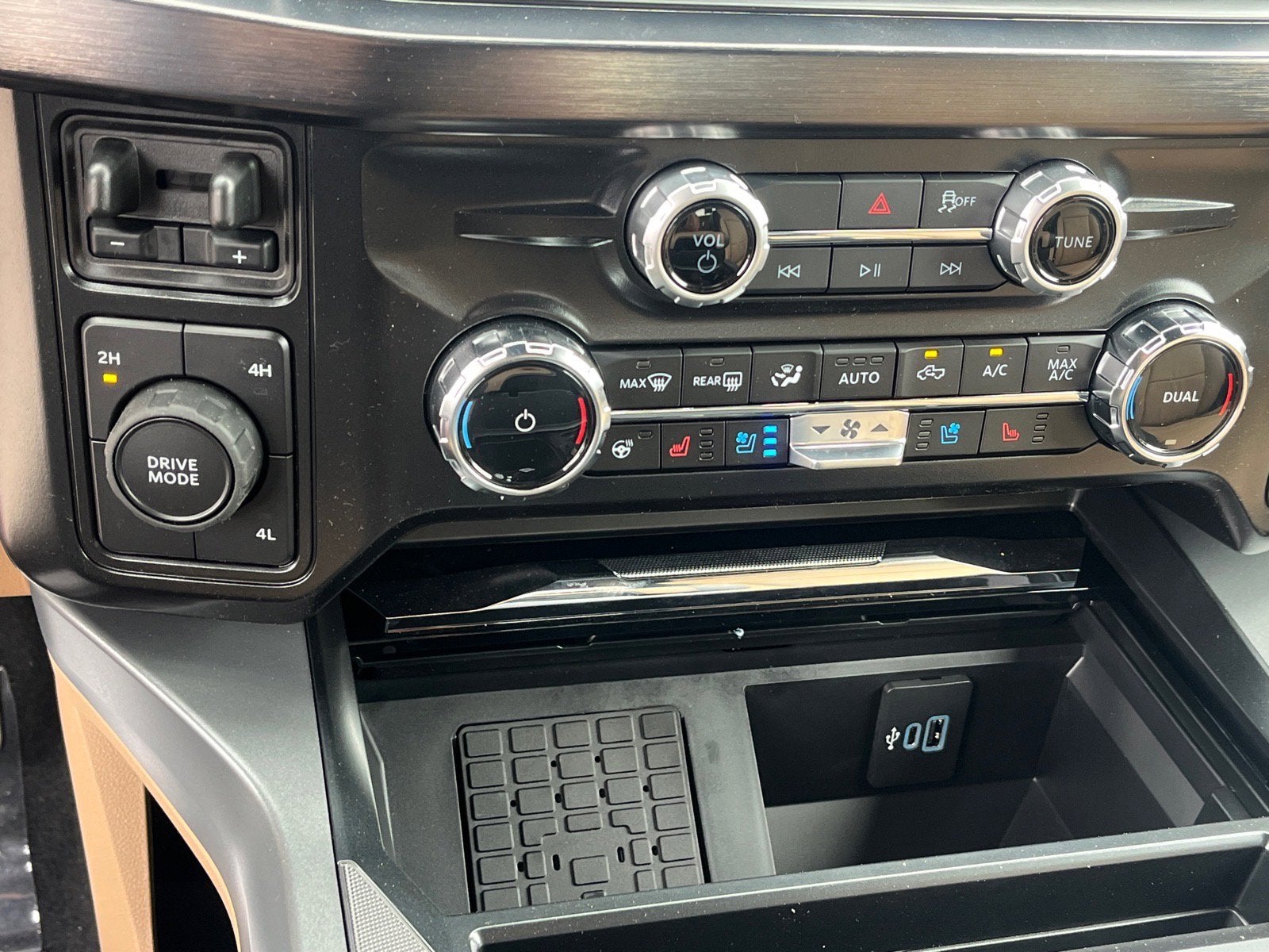 2026 Ford Super Duty F-350 DRW Lariat DRW