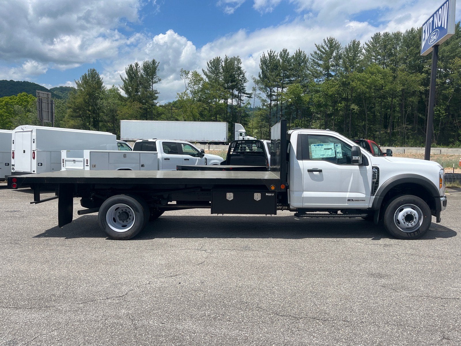 2025 Ford Super Duty F-600 DRW XL