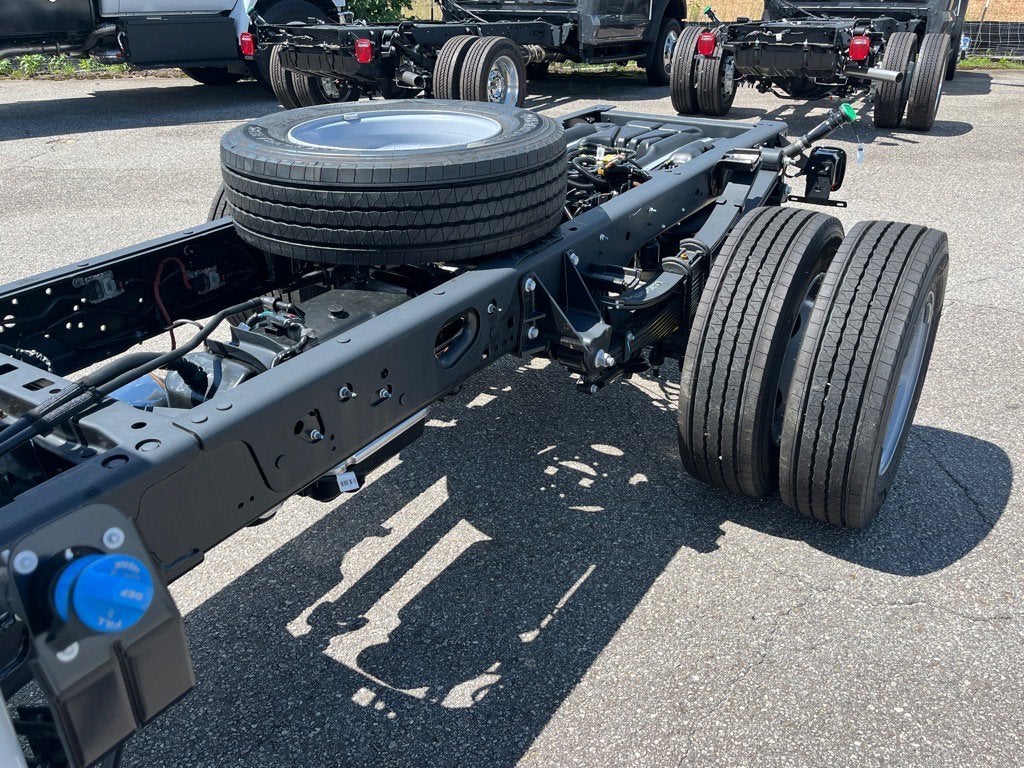 2025 Ford Super Duty F-600 DRW XL