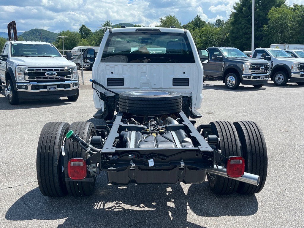 2025 Ford Super Duty F-600 DRW XL