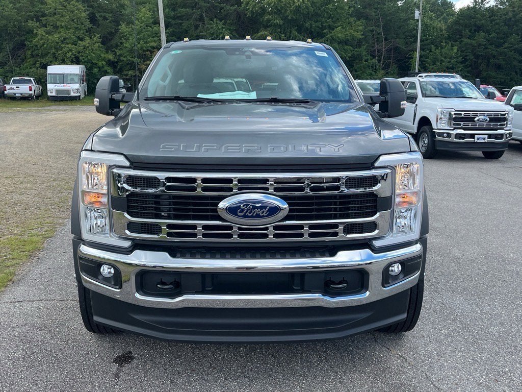 2025 Ford Super Duty F-600 DRW XLT