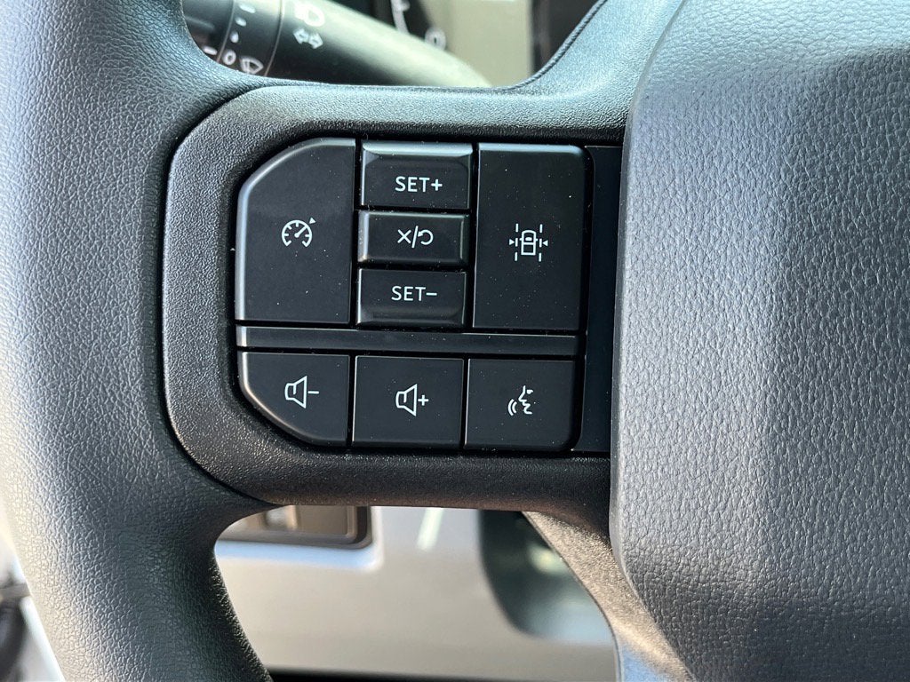 2025 Ford Super Duty F-600 DRW XL