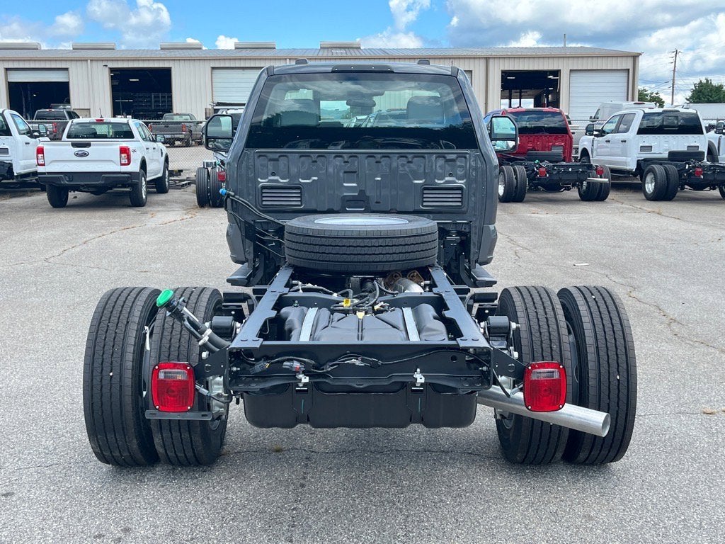 2025 Ford Super Duty F-600 DRW XL