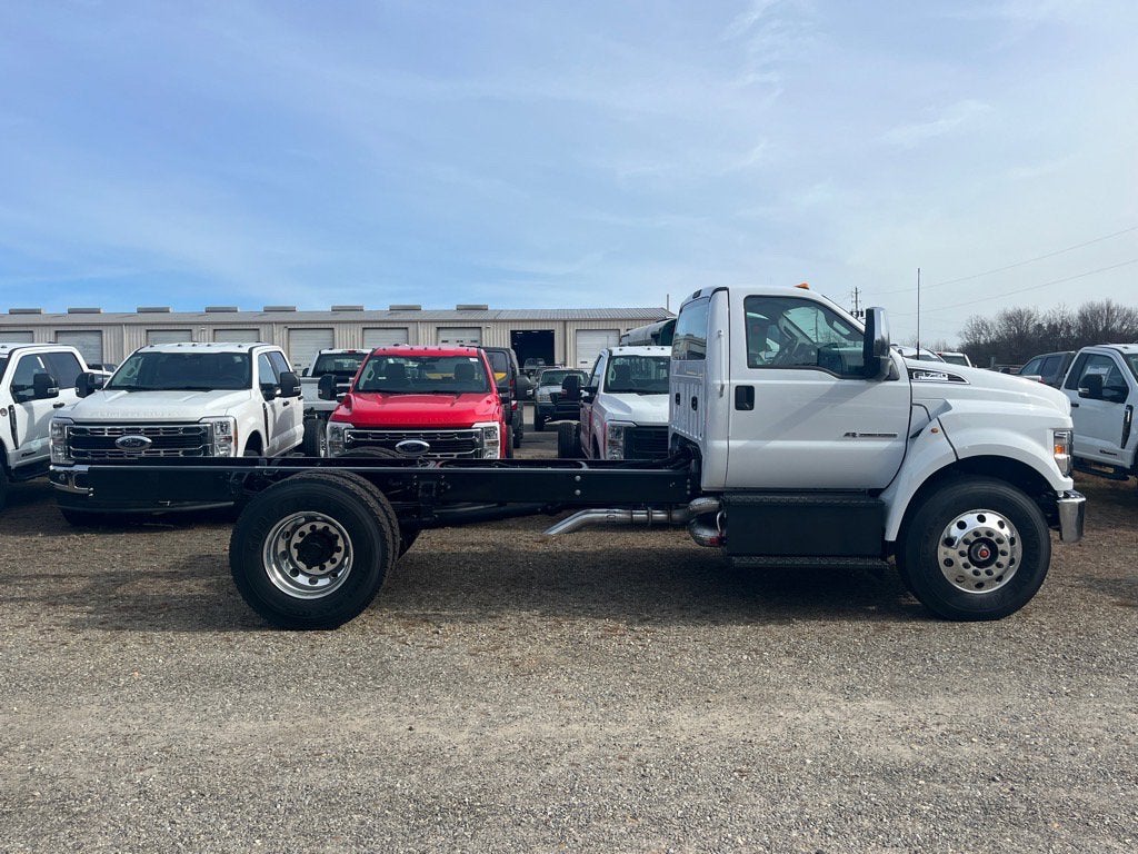 2026 Ford F-750SD Base