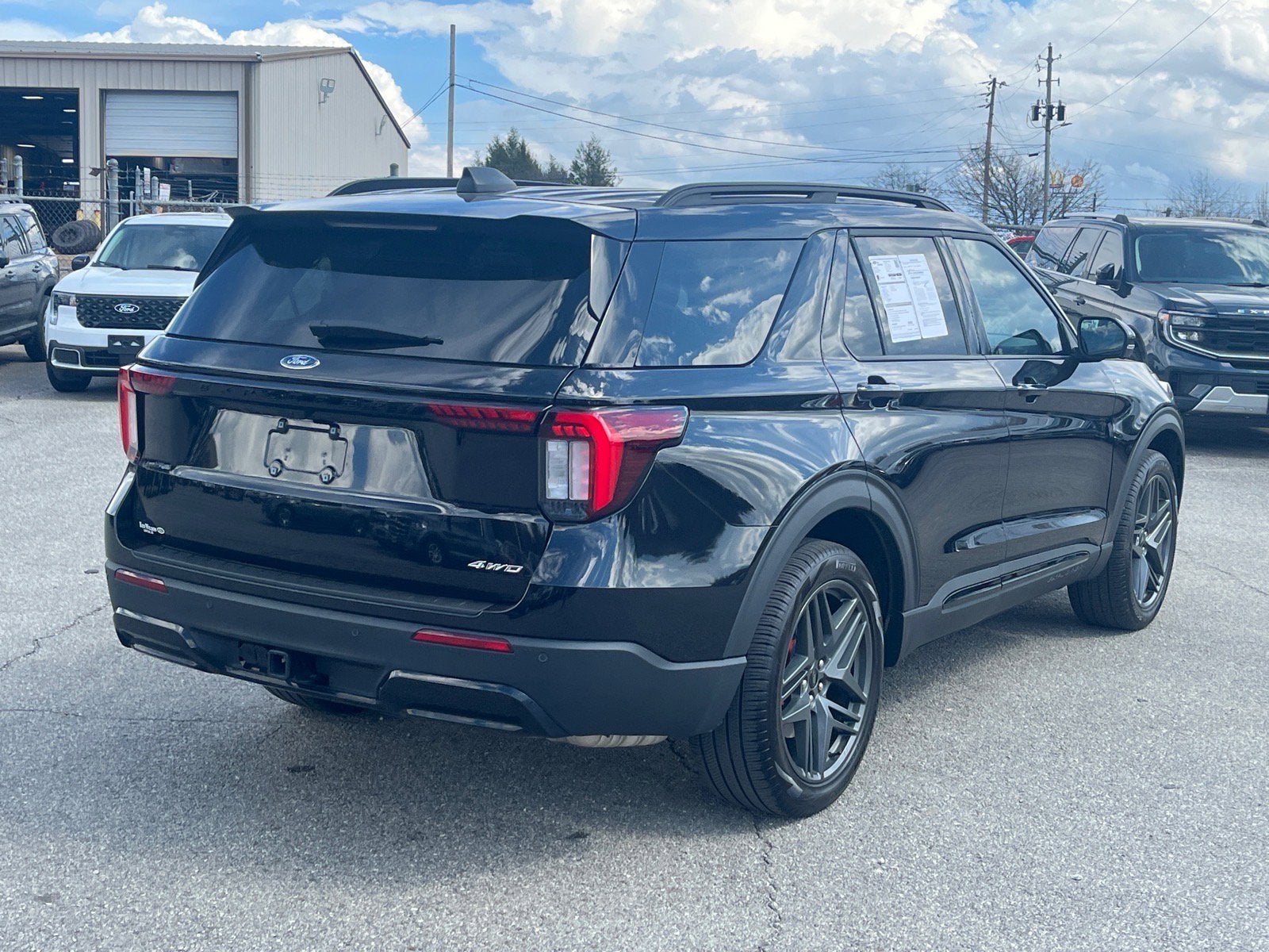 2025 Ford Explorer ST-Line