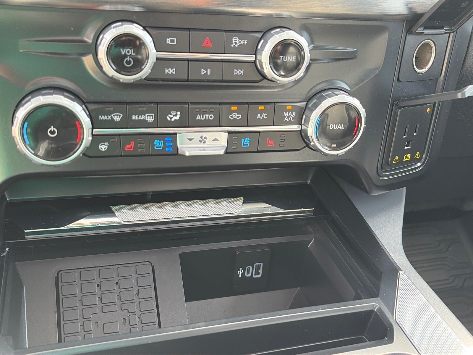 2025 Ford Super Duty F-350 SRW LARIAT