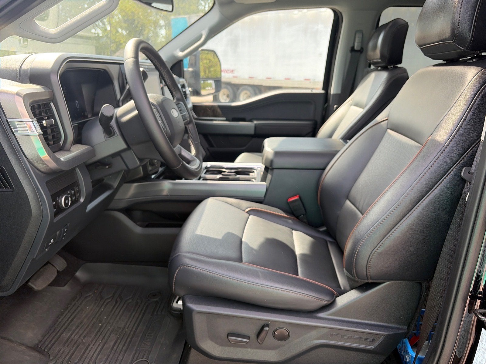 2025 Ford Super Duty F-350 SRW LARIAT