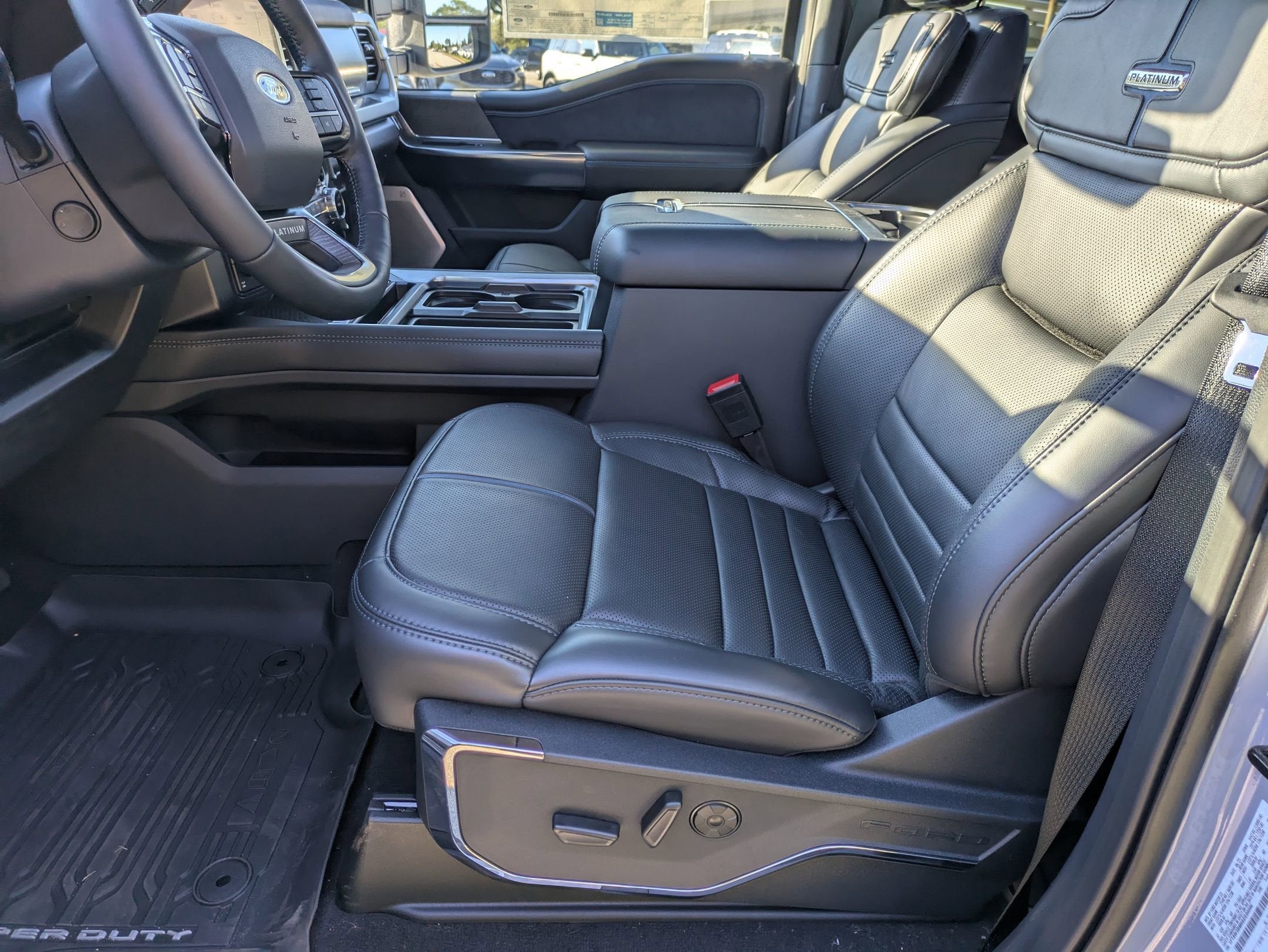 2025 Ford Super Duty F-350 SRW Platinum