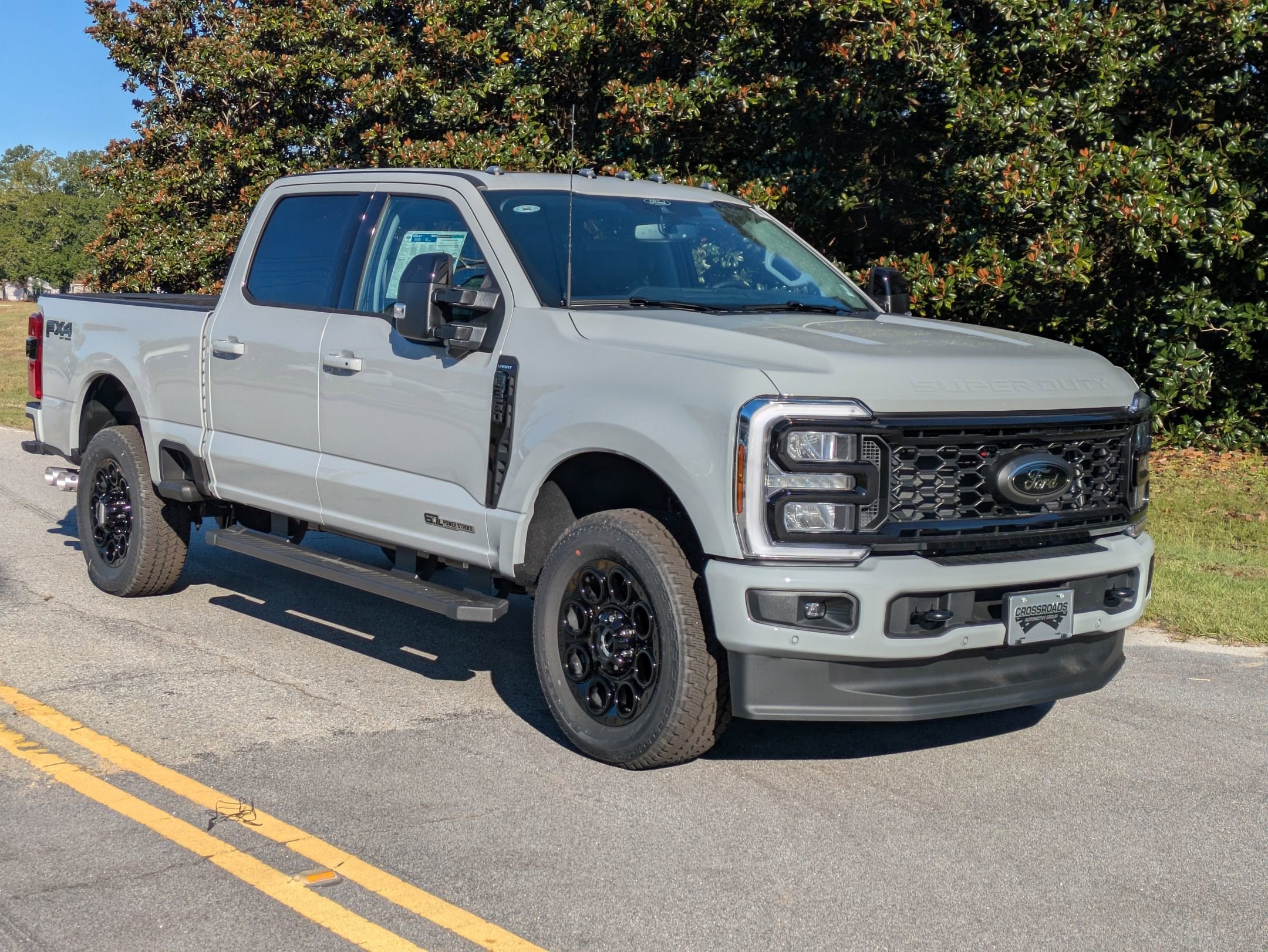2025 Ford Super Duty F-350 SRW F-350® Lariat®