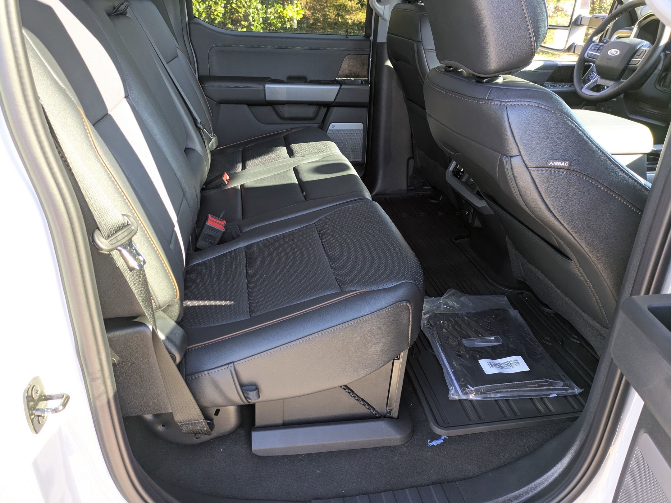 2025 Ford Super Duty F-350 SRW F-350® Lariat®