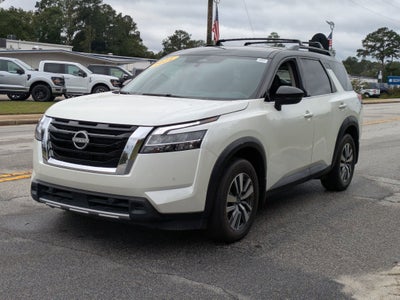 2024 Nissan Pathfinder SL
