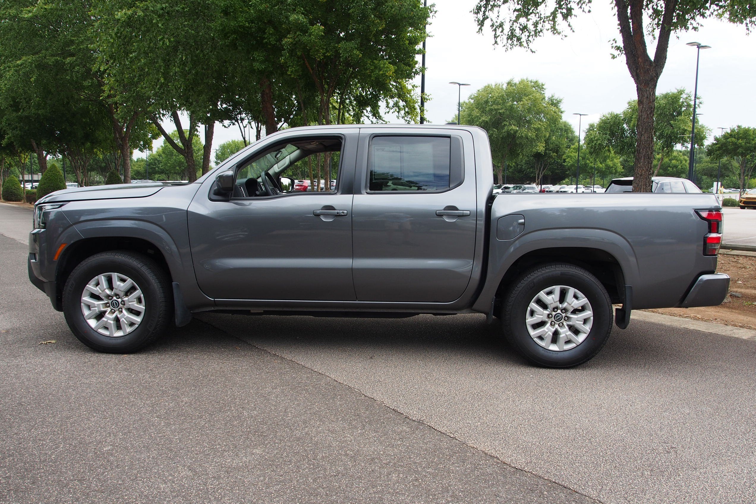 2024 Nissan Frontier SV