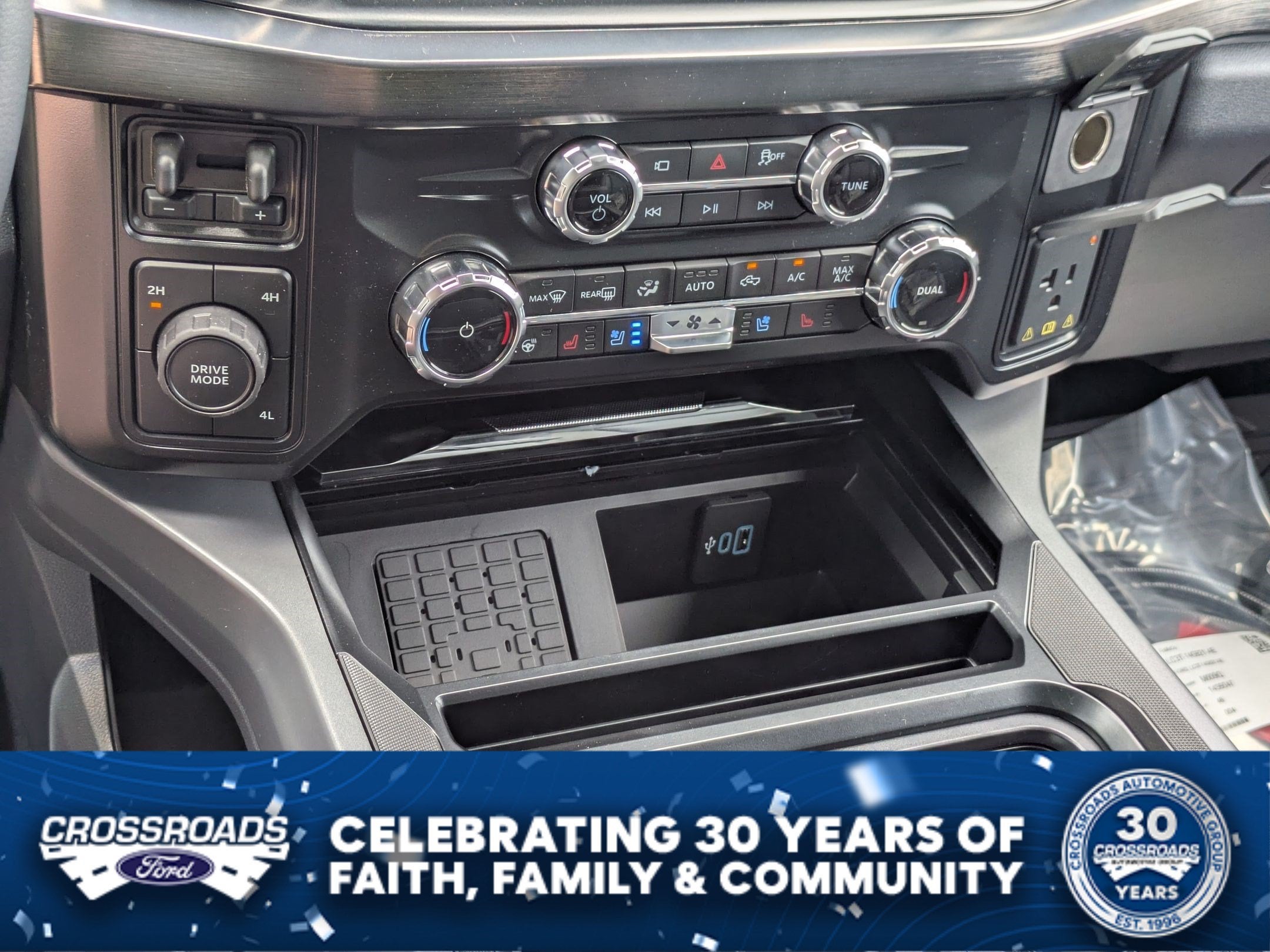 2026 Ford Super Duty F-350 DRW LARIAT