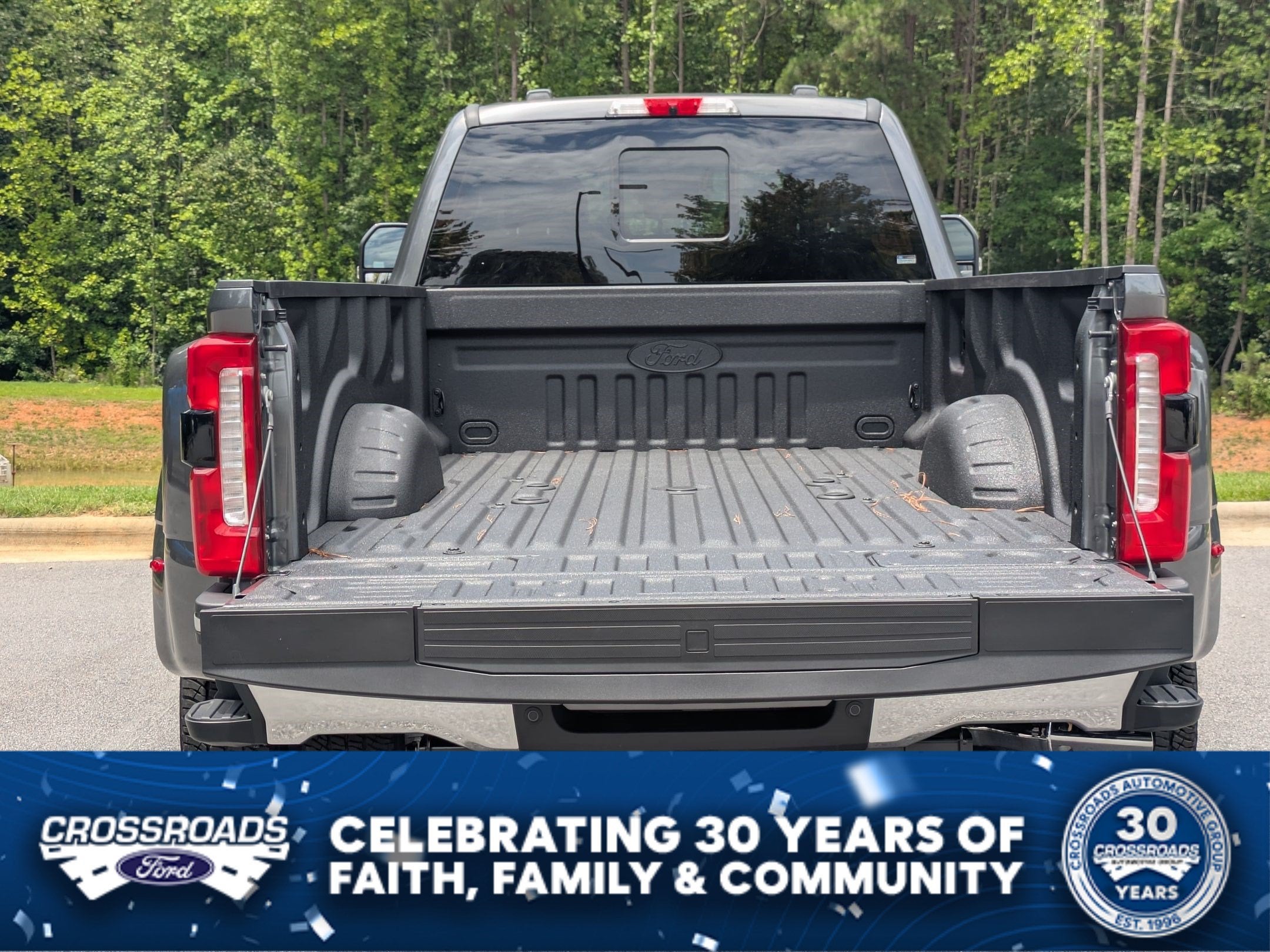 2026 Ford Super Duty F-350 DRW LARIAT