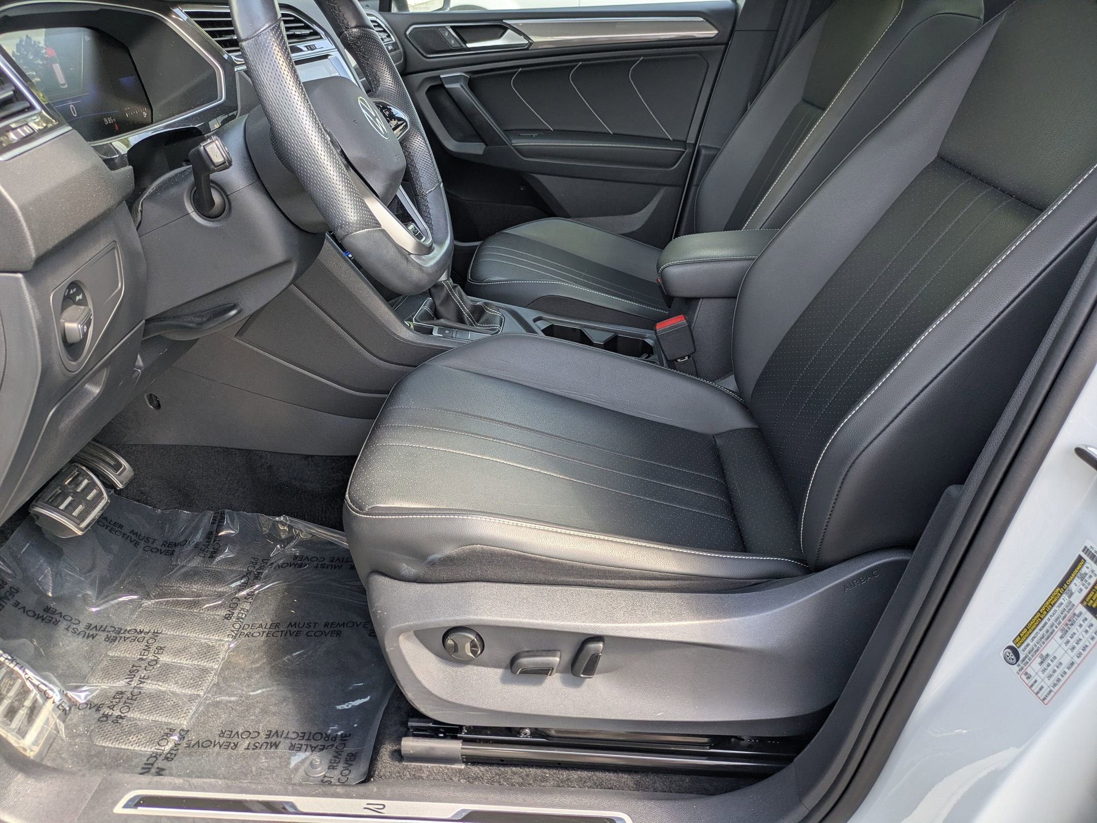 2024 Volkswagen Tiguan SE R-Line Black