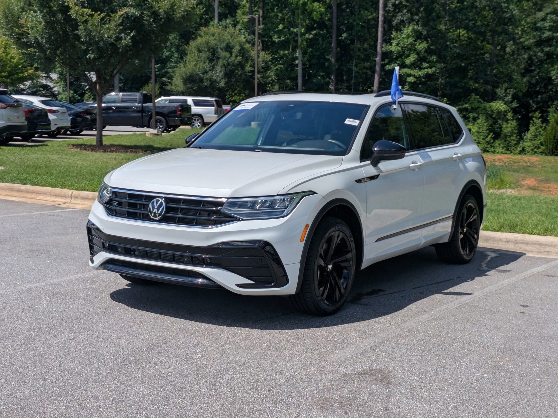 2024 Volkswagen Tiguan SE R-Line Black