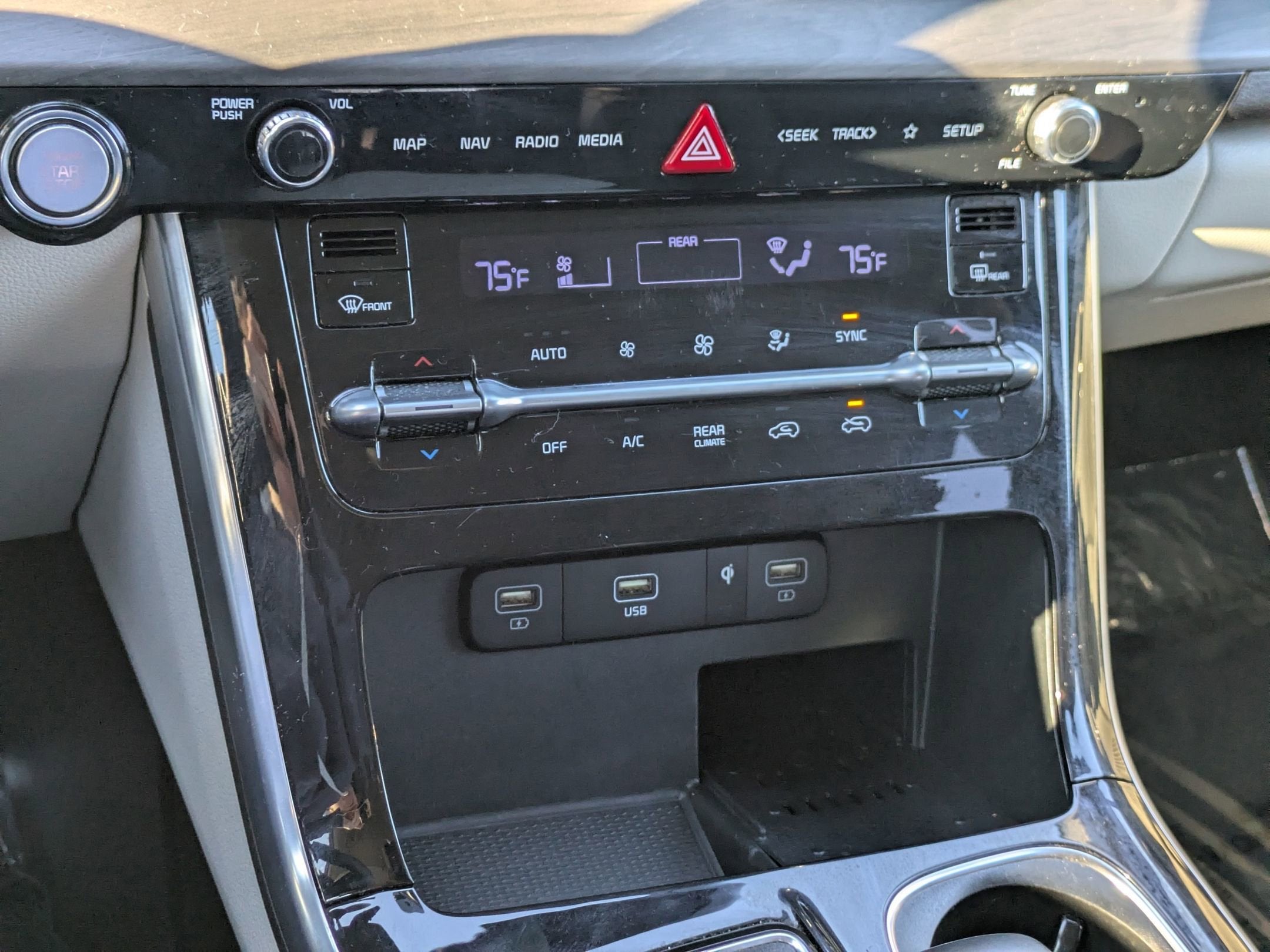 2024 Kia Carnival EX