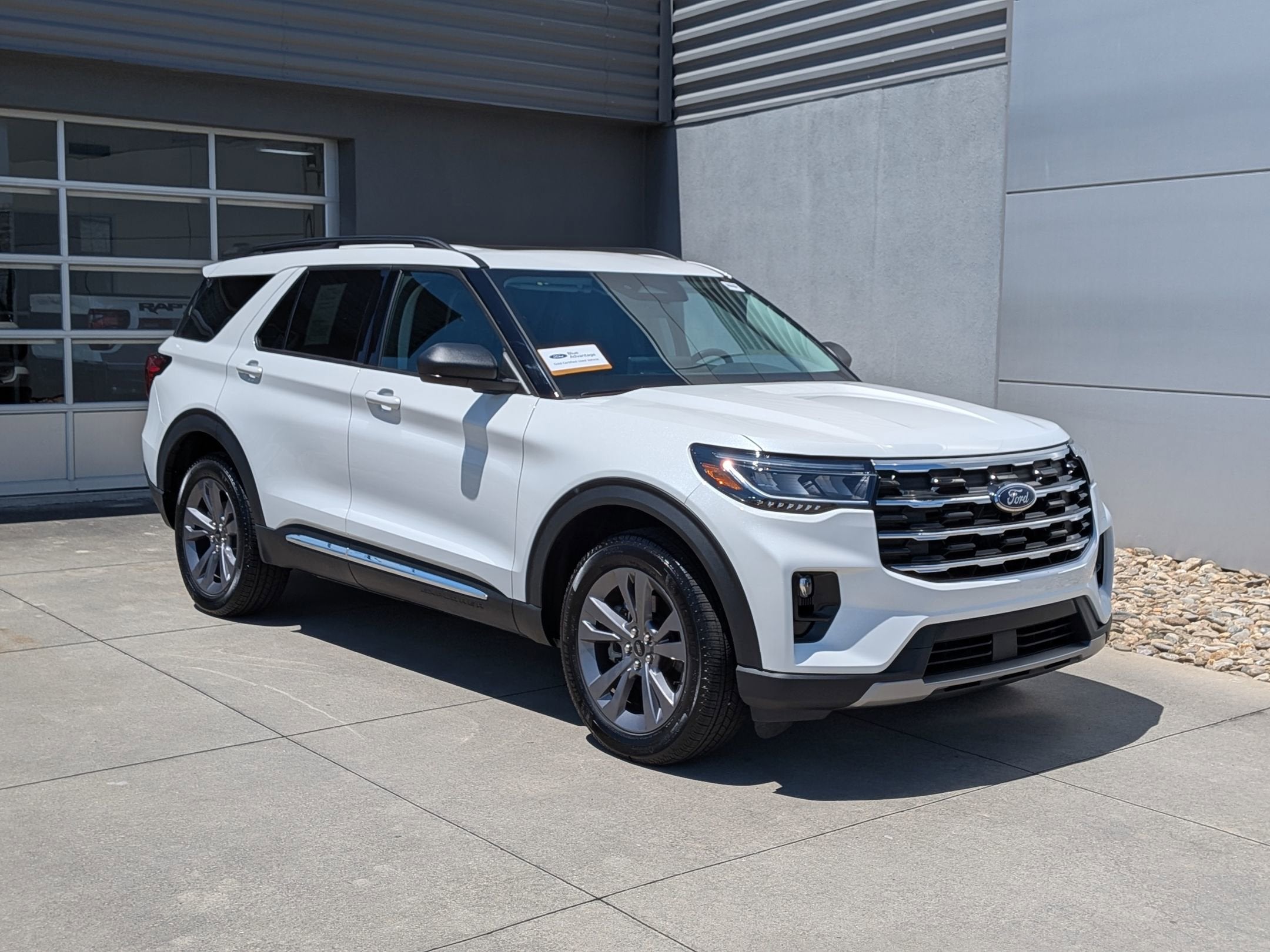 2025 Ford Explorer Active 4WD (PL535)'s photo
