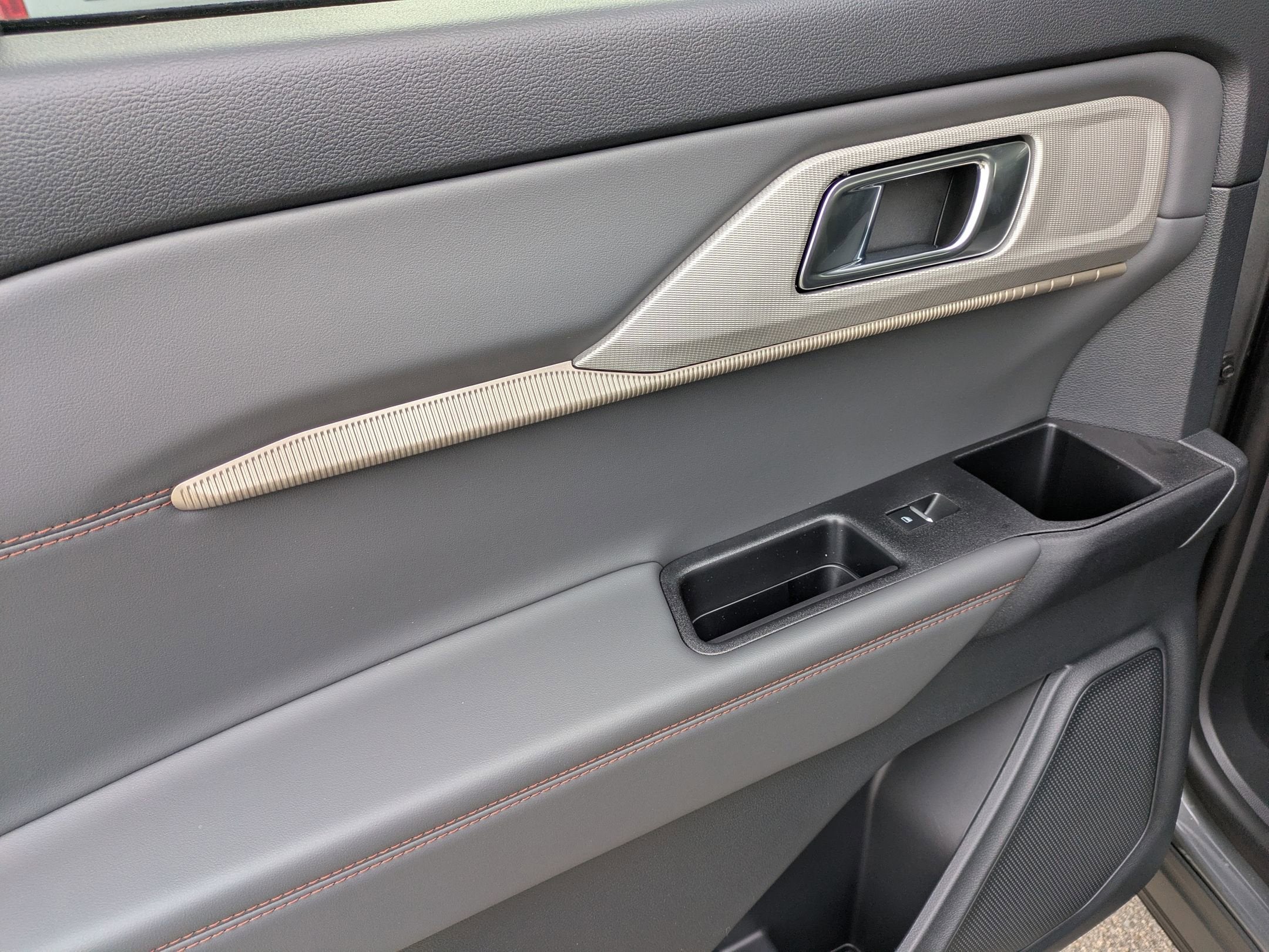 2026 Ford Explorer Active w/200A Pkg