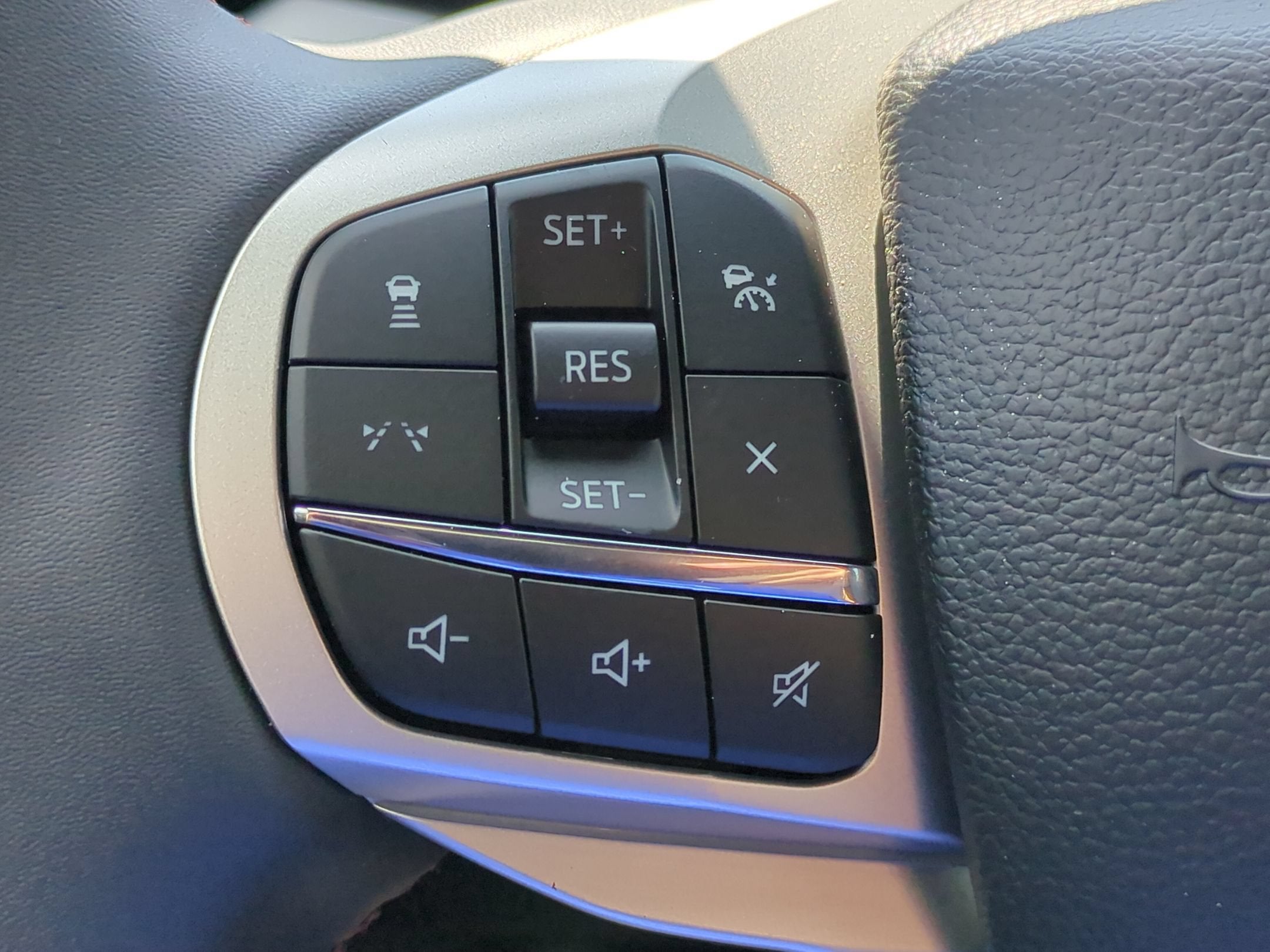 2027 Ford Explorer Active w/200A Pkg