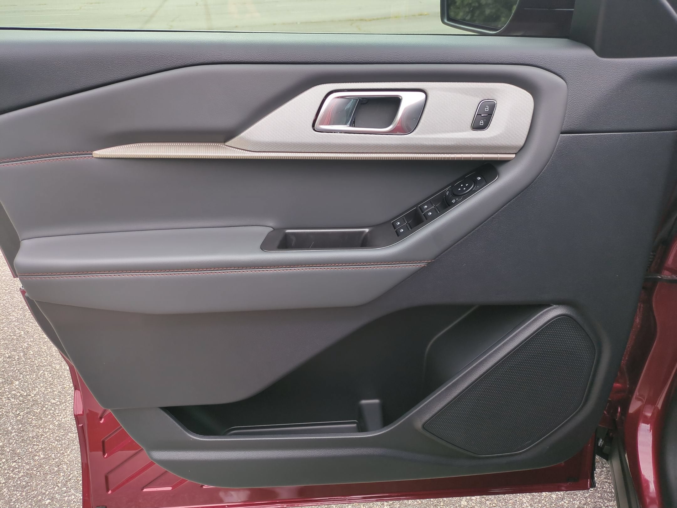 2027 Ford Explorer Active w/200A Pkg