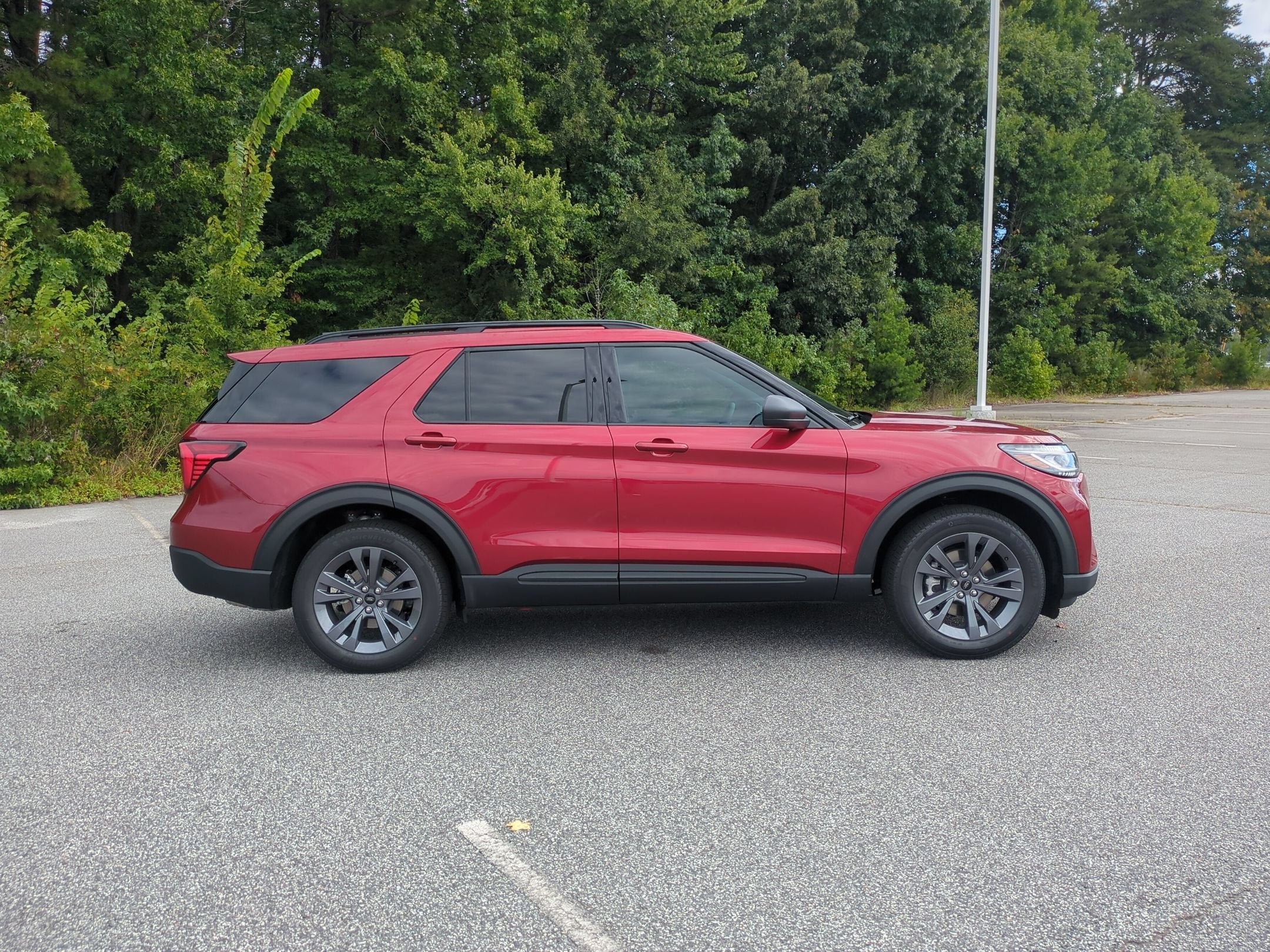 2027 Ford Explorer Active w/200A Pkg