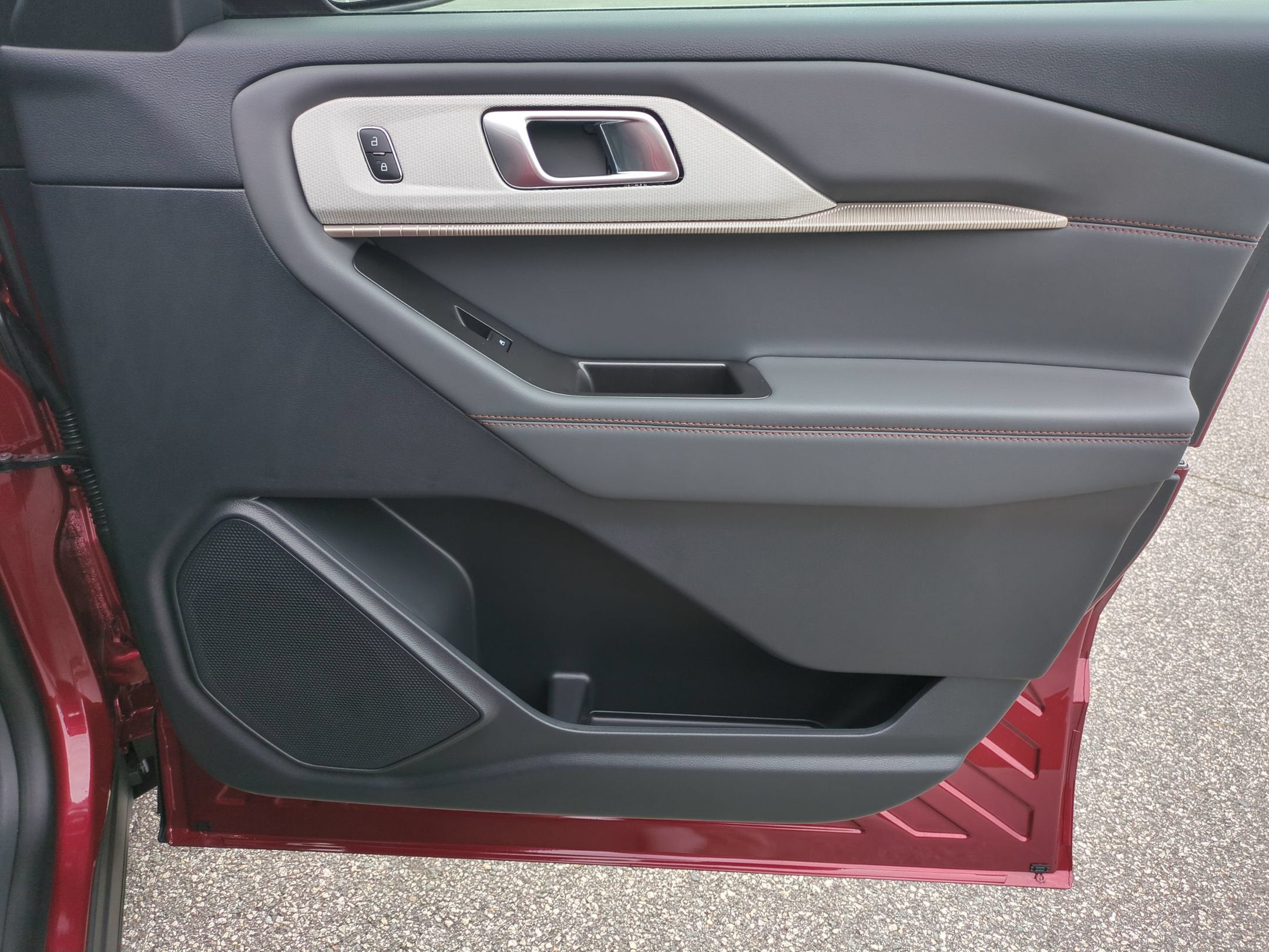2027 Ford Explorer Active w/200A Pkg
