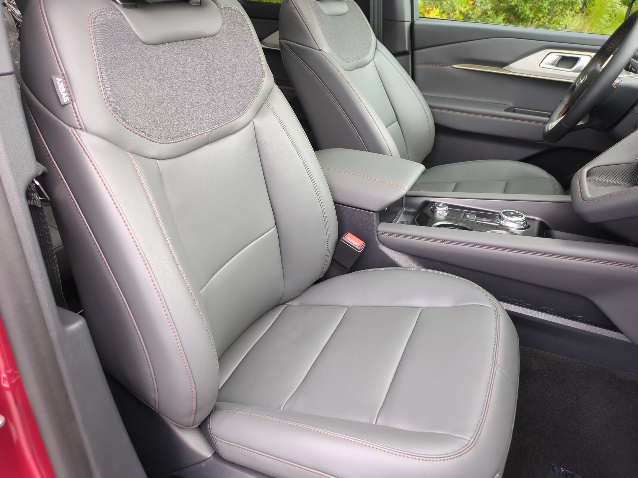 2027 Ford Explorer Active w/200A Pkg