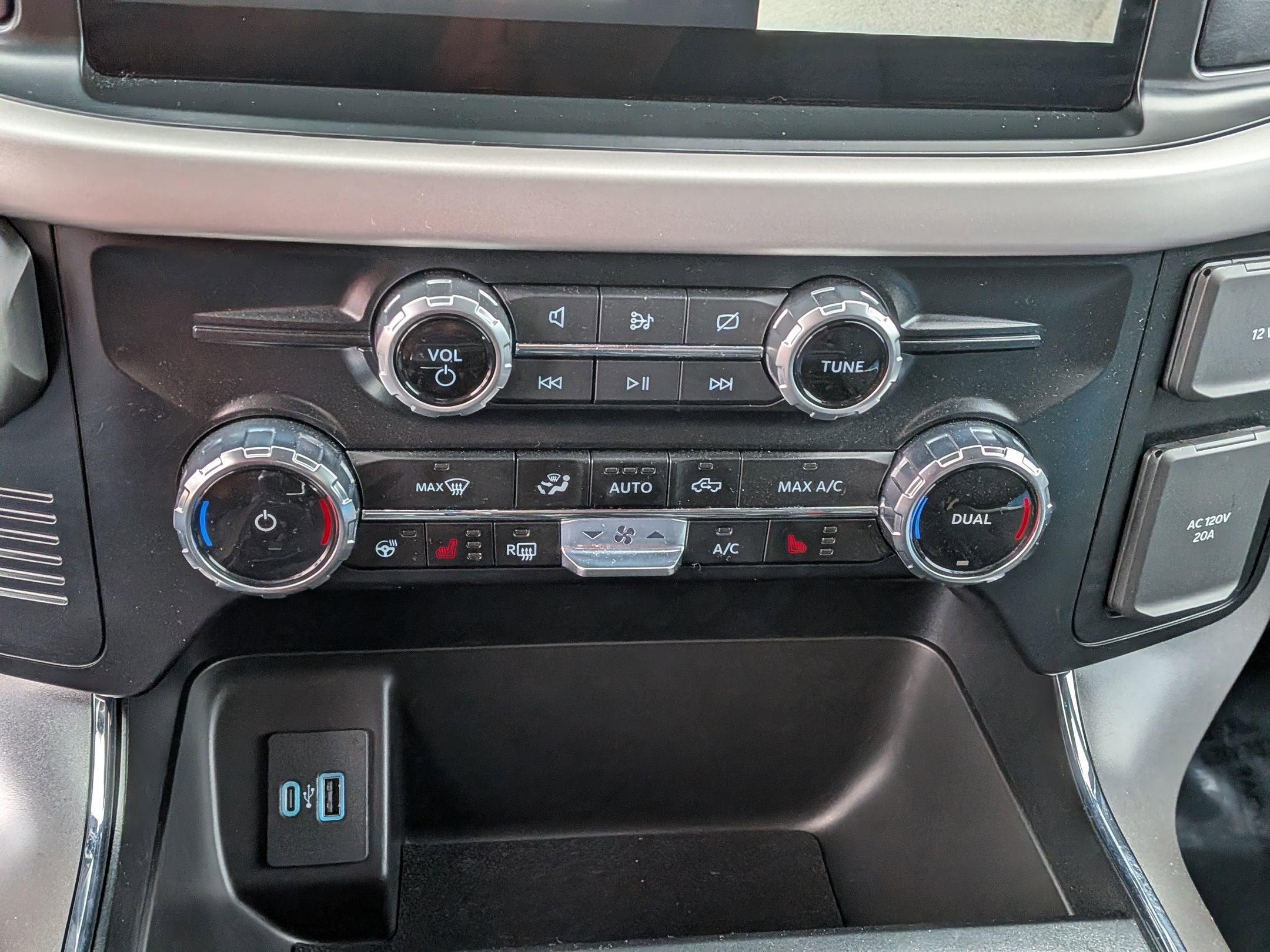 2023 Ford F-150 Lightning XLT