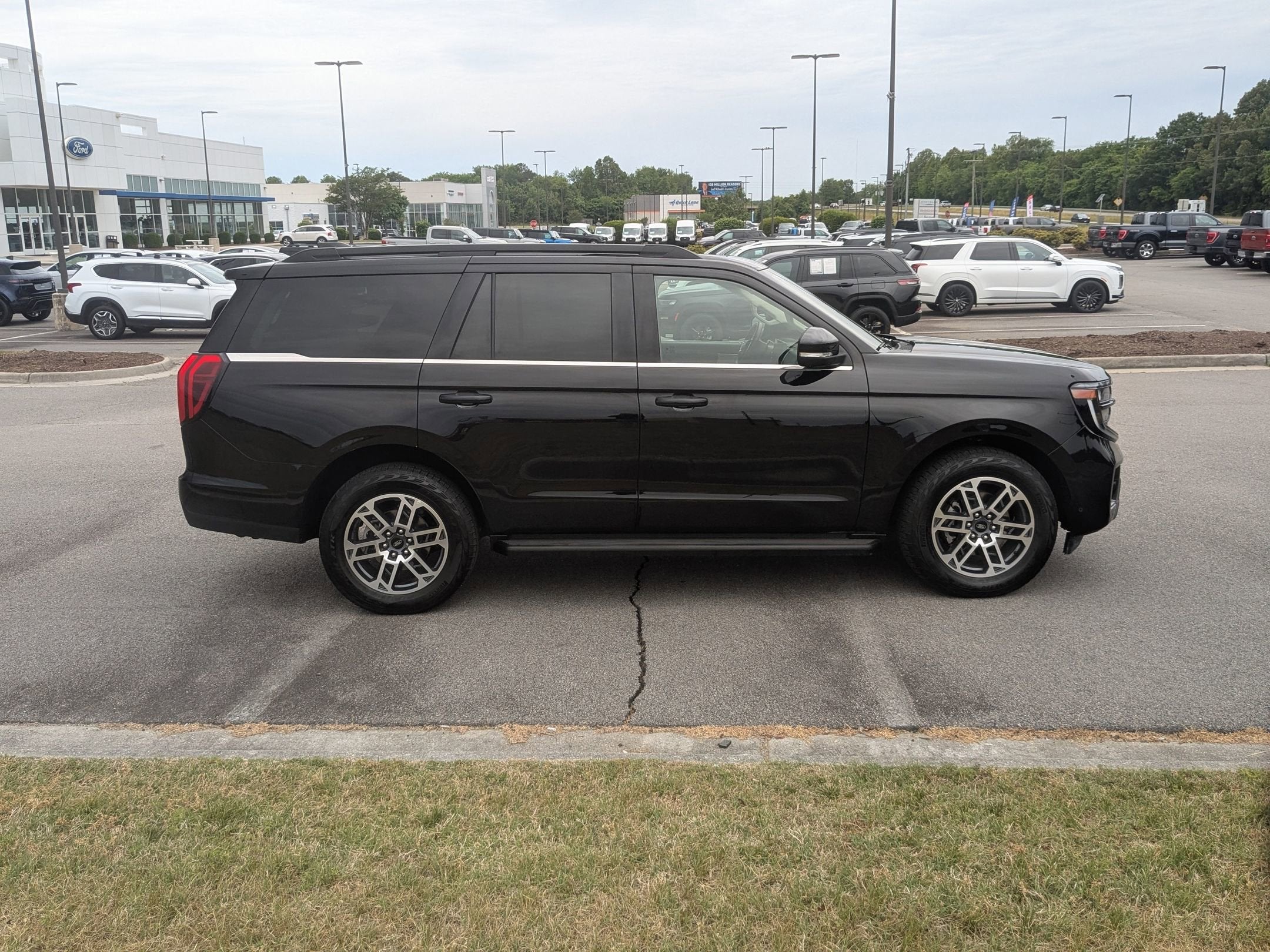 2025 Ford Expedition Active