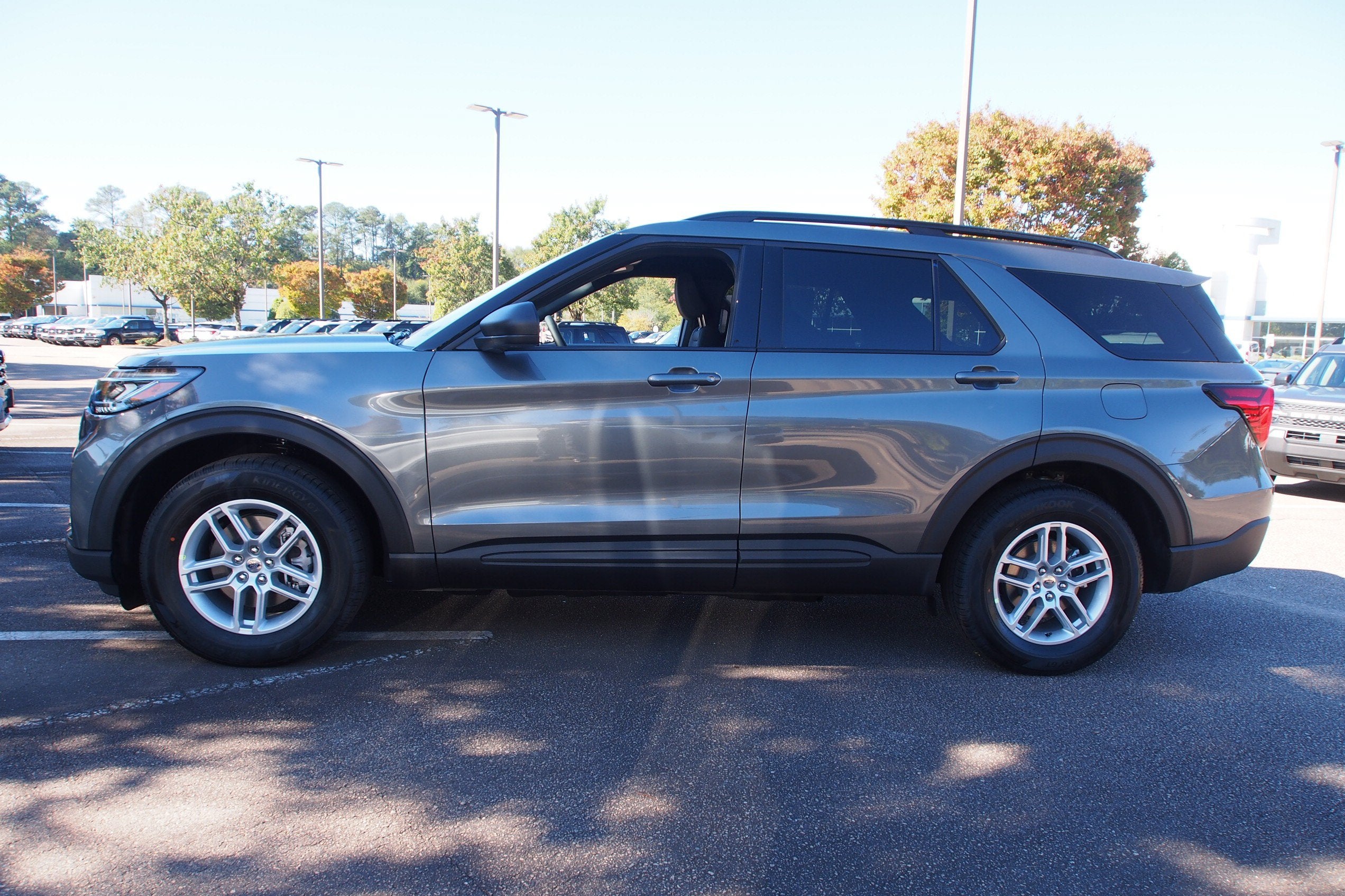 2027 Ford Explorer Active w/200A Pkg
