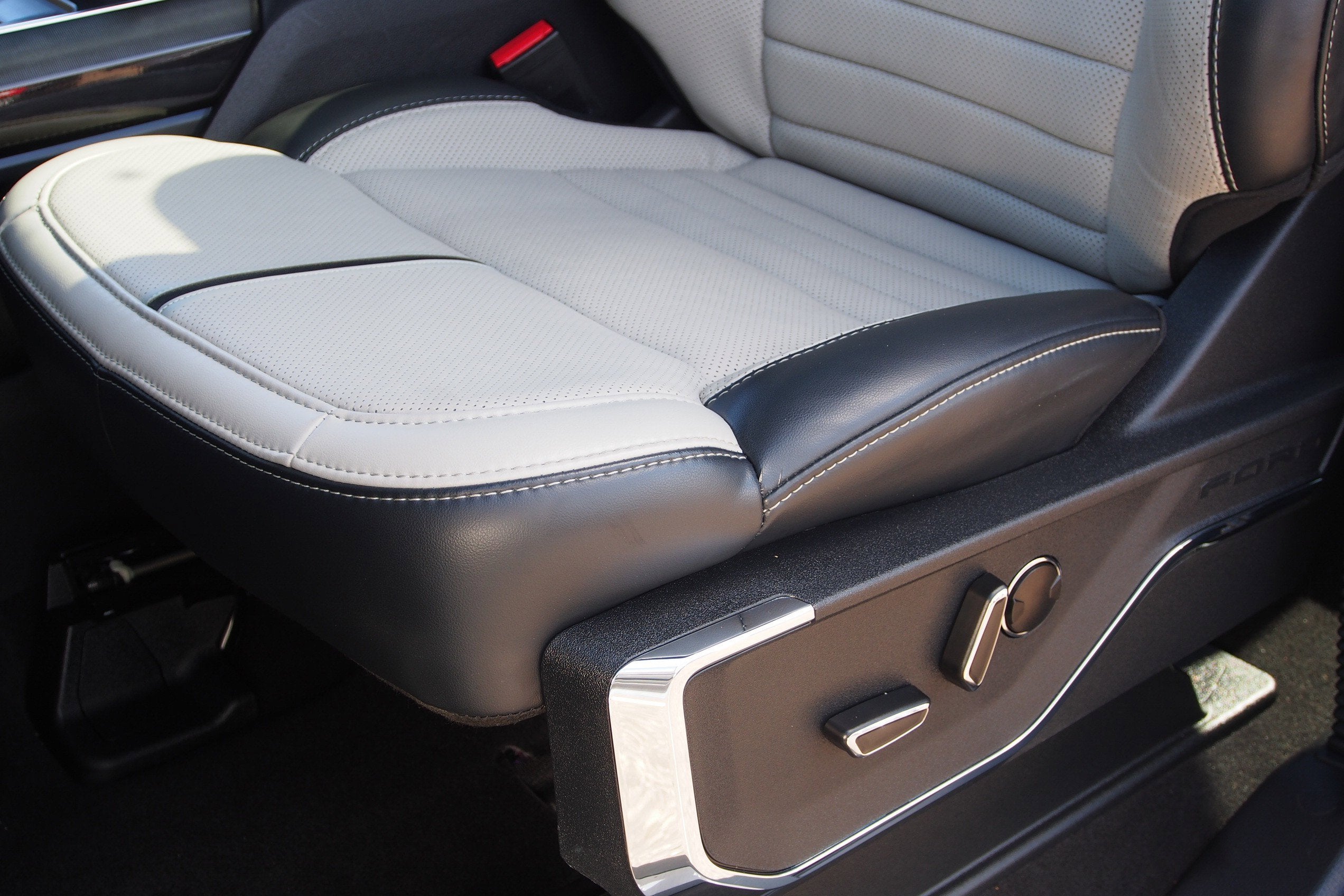 2023 Ford F-150 Lightning Platinum