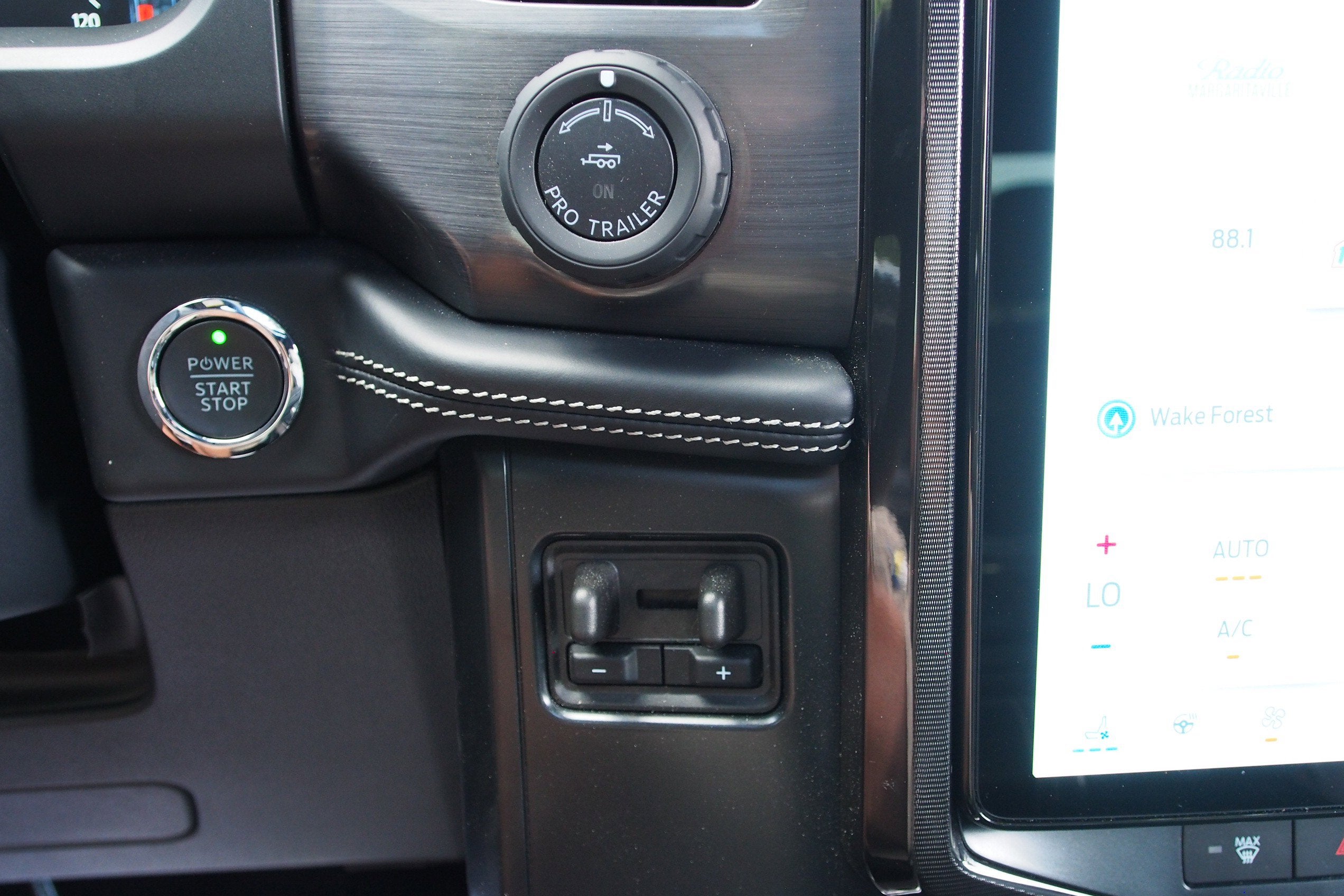 2025 Ford F-150 Lightning Platinum
