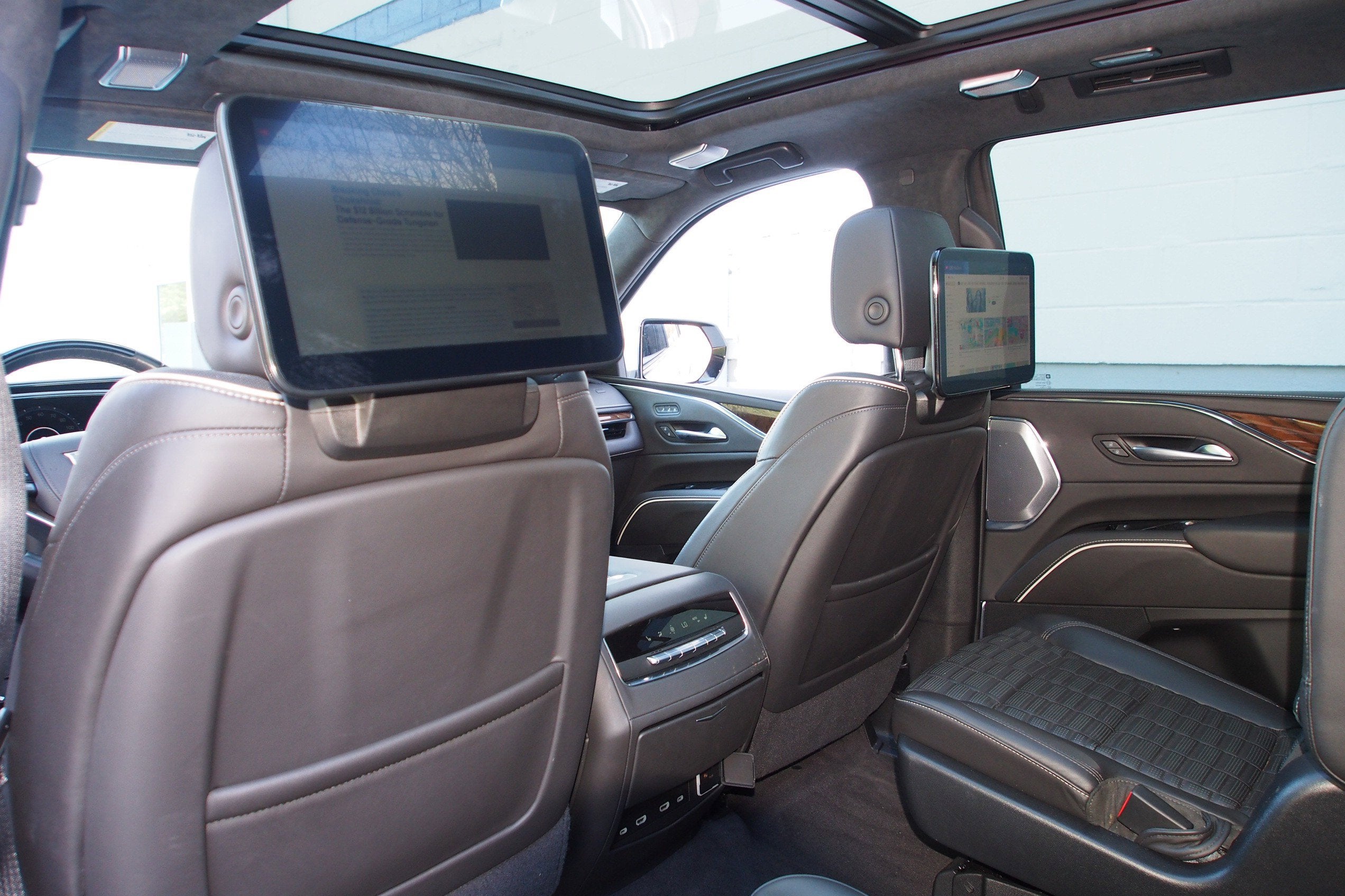 2023 Cadillac Escalade 4WD Sport Platinum