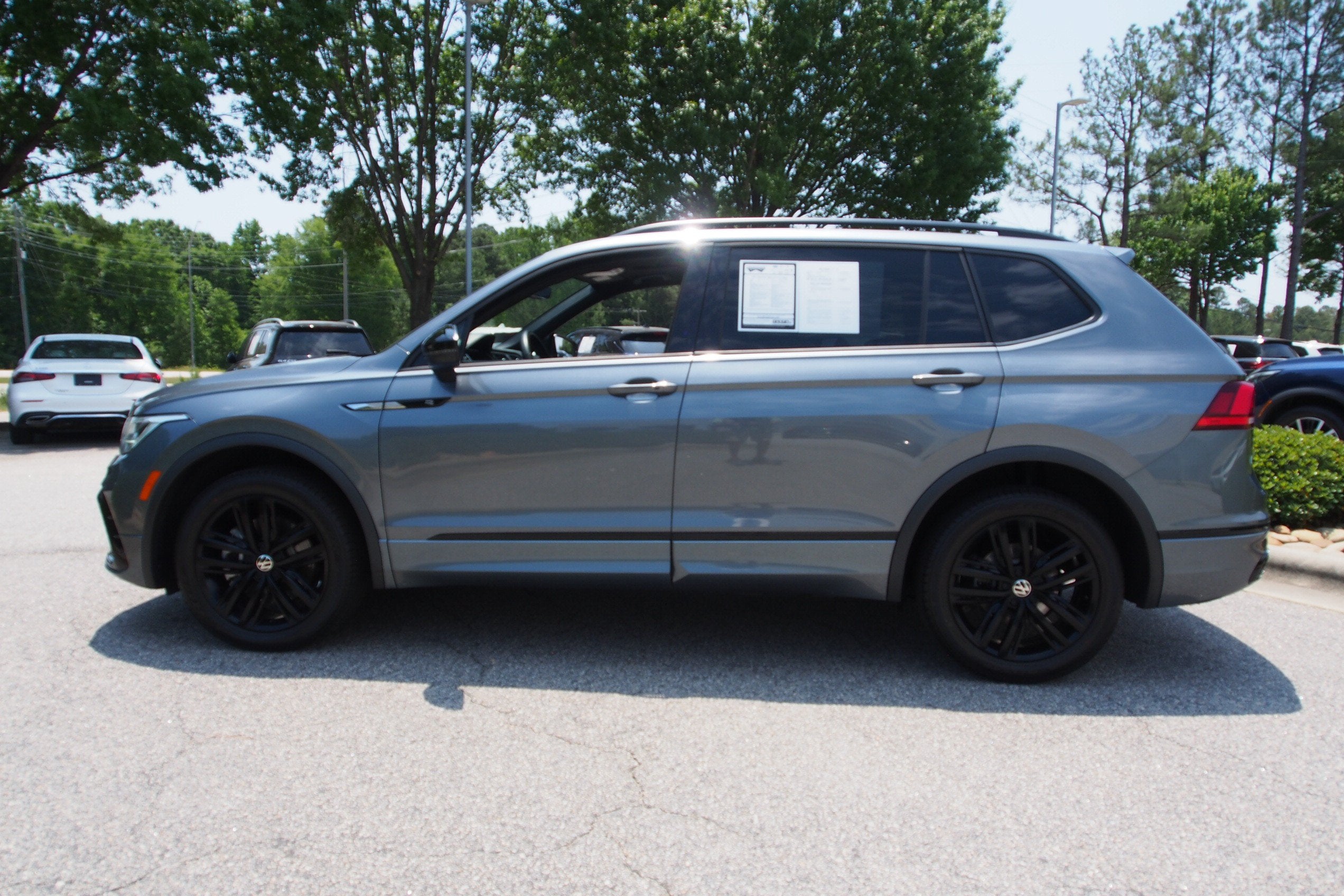 2022 Volkswagen Tiguan SE R-Line Black