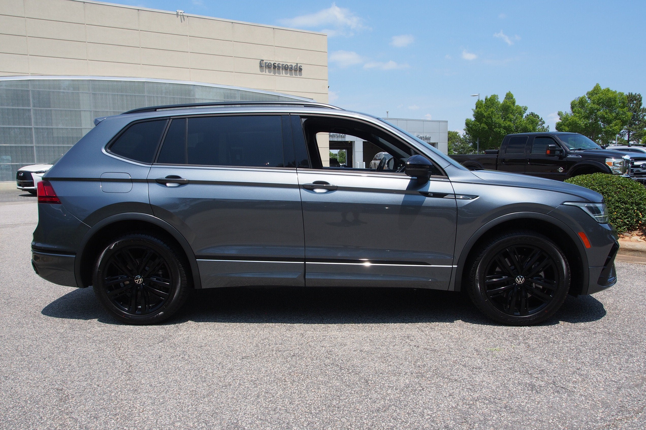 2022 Volkswagen Tiguan SE R-Line Black